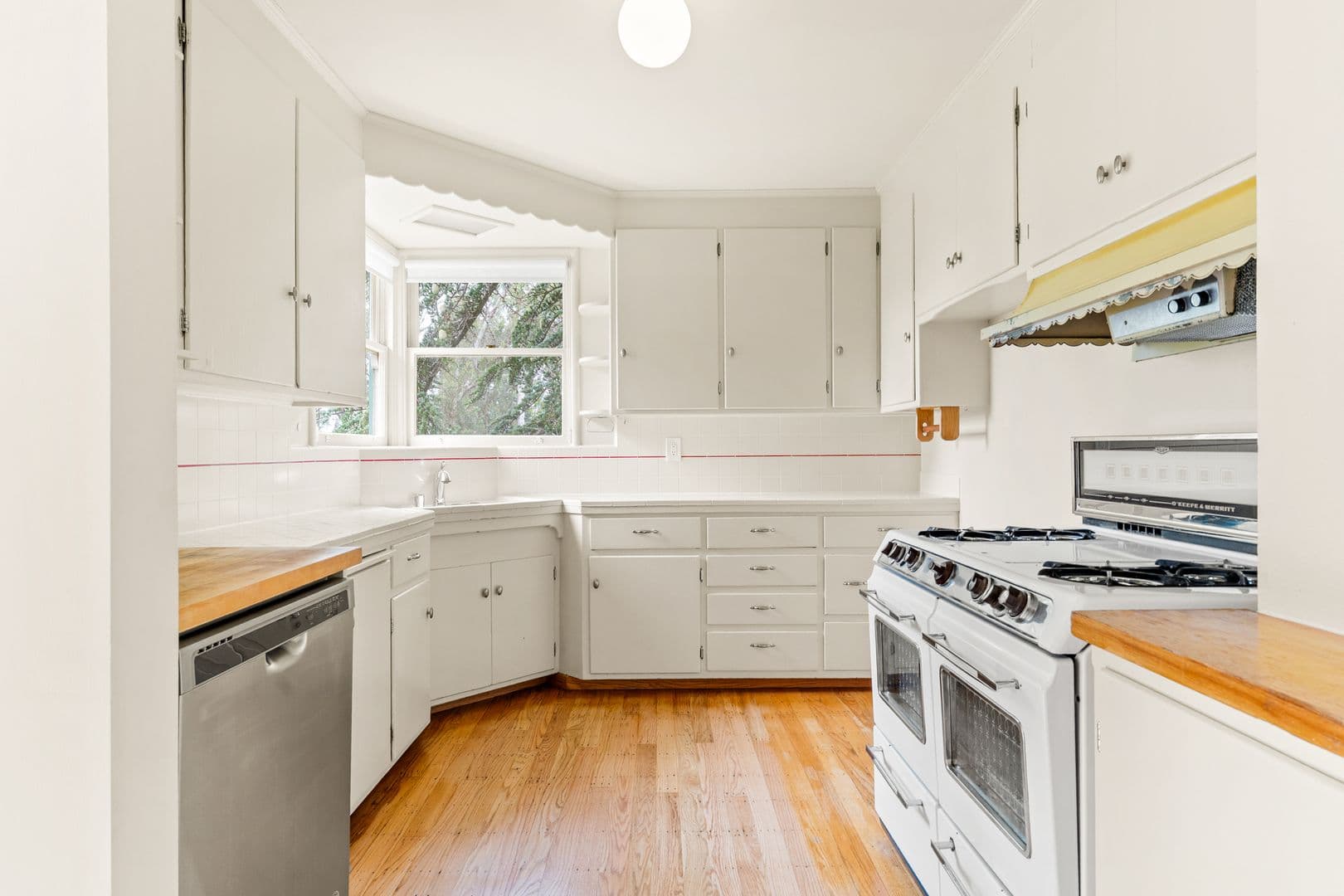 Oakland House: 6857 Armour Dr