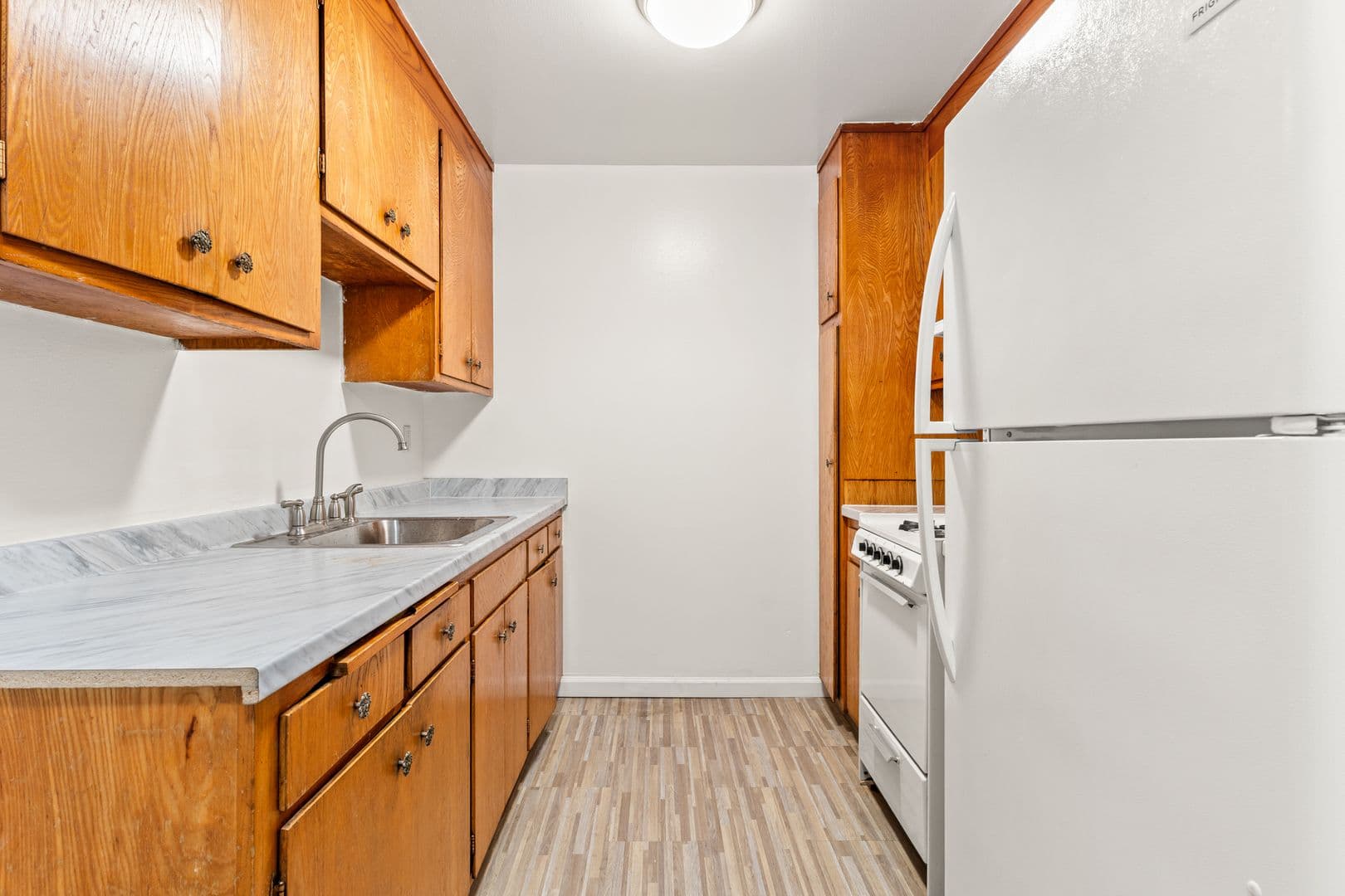 Oakland Apartment: 2674 Parker Ave - 01