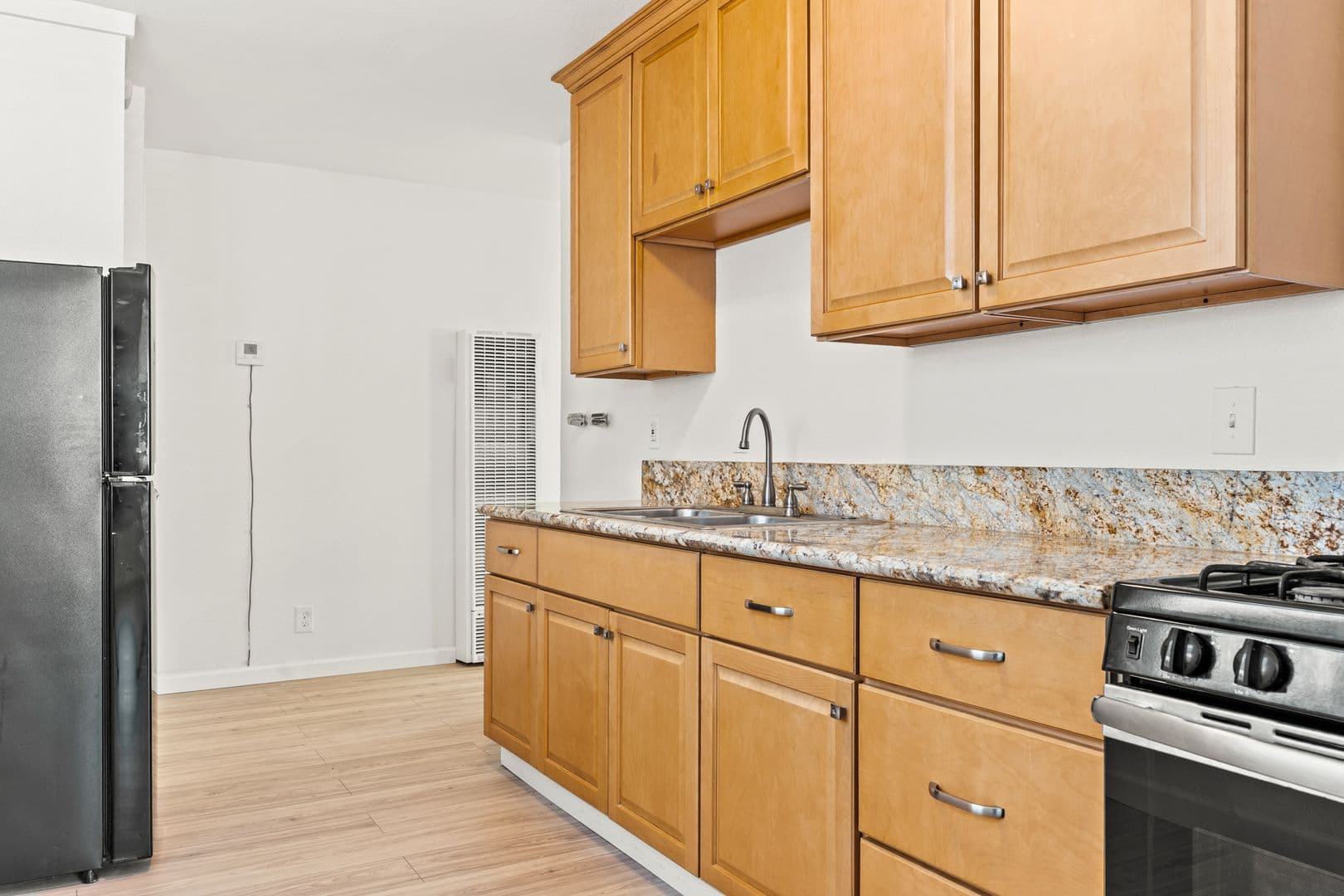 Oakland Apartment: 642 Douglas Ave