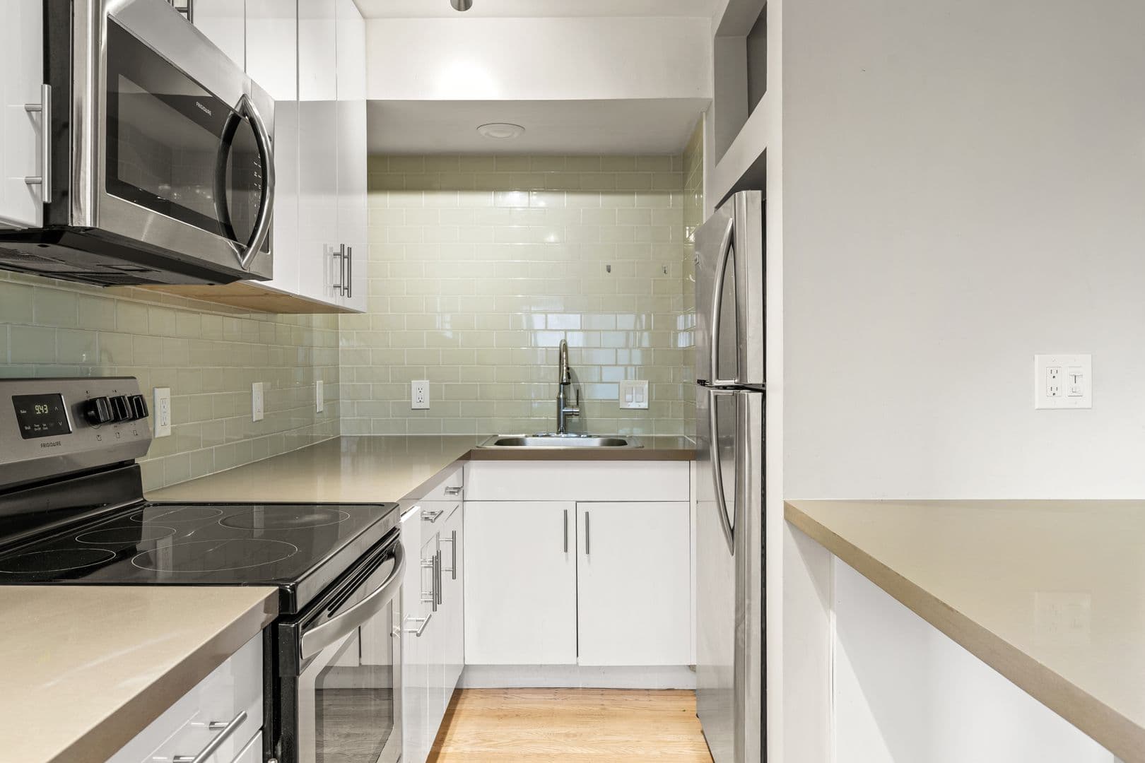 Oakland Apartment: 2630 Macarthur Blvd - B