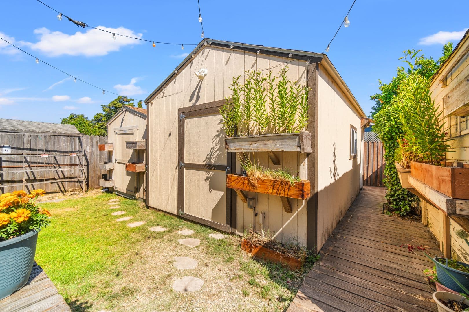 Oakland House: 2307 109th Ave