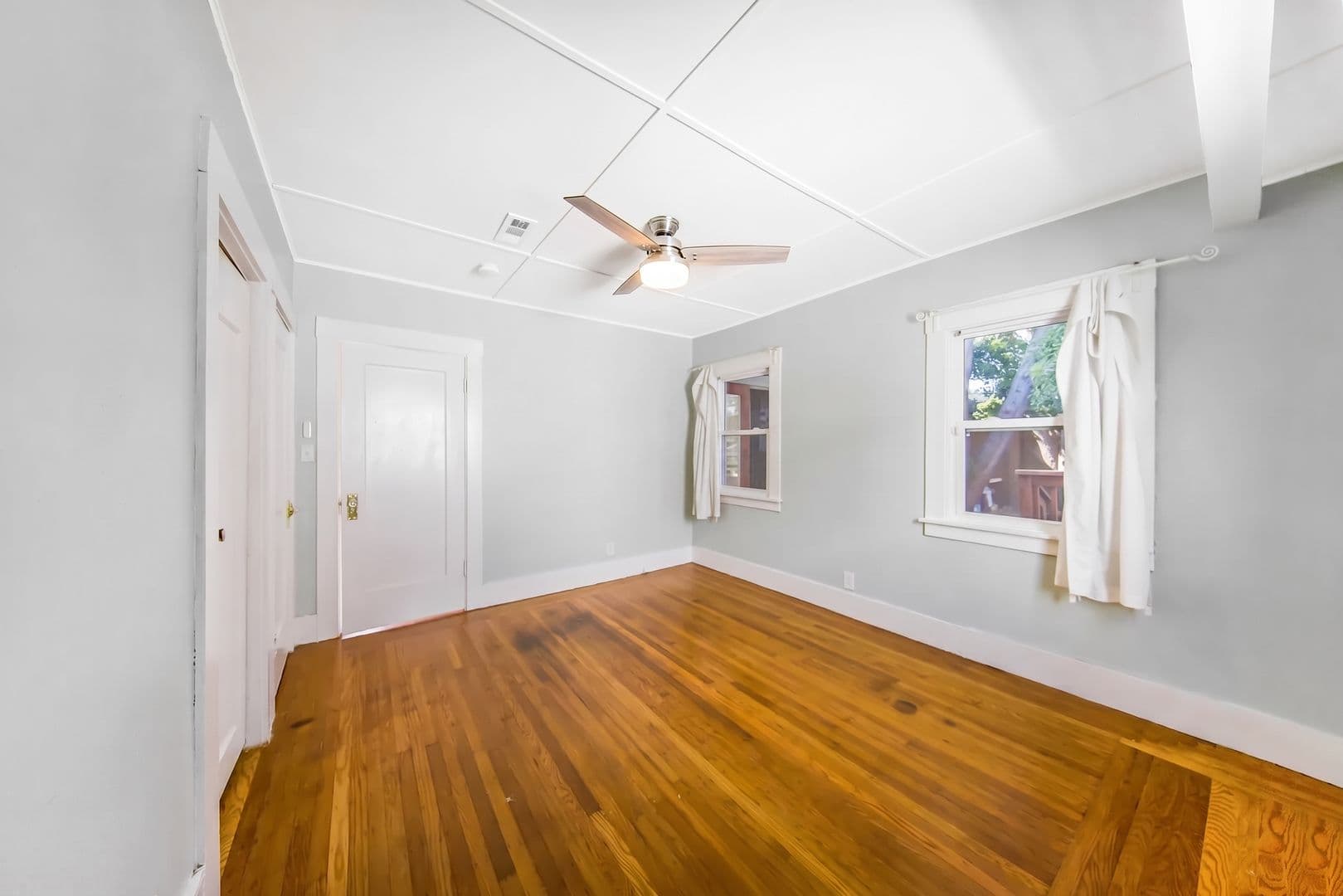 Oakland House: 2215 57th Ave