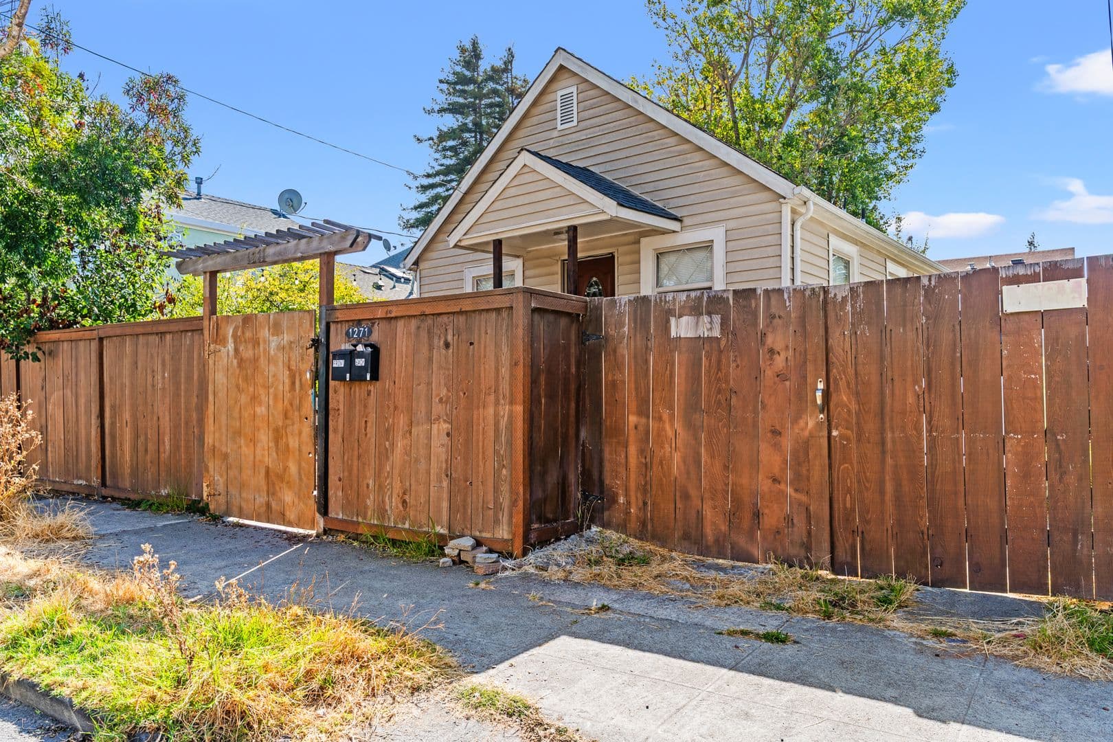 Emeryville Apartment: 1271 Ocean Ave  - Rear