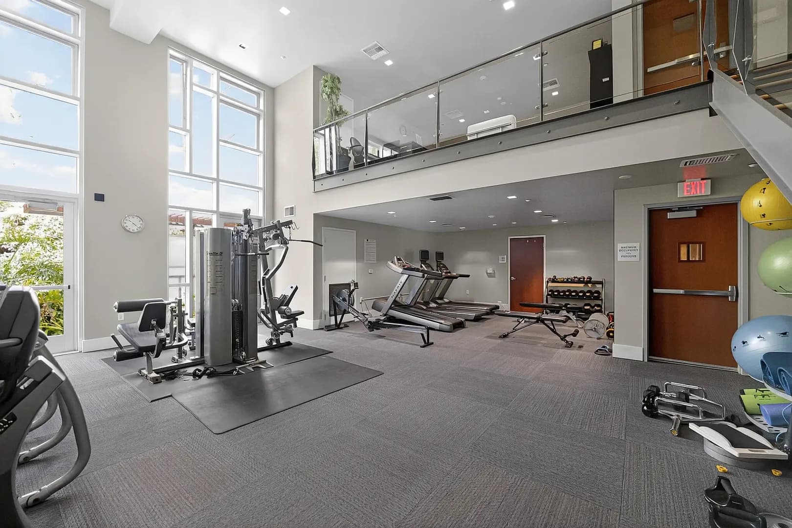Oakland House: 585 9th St
