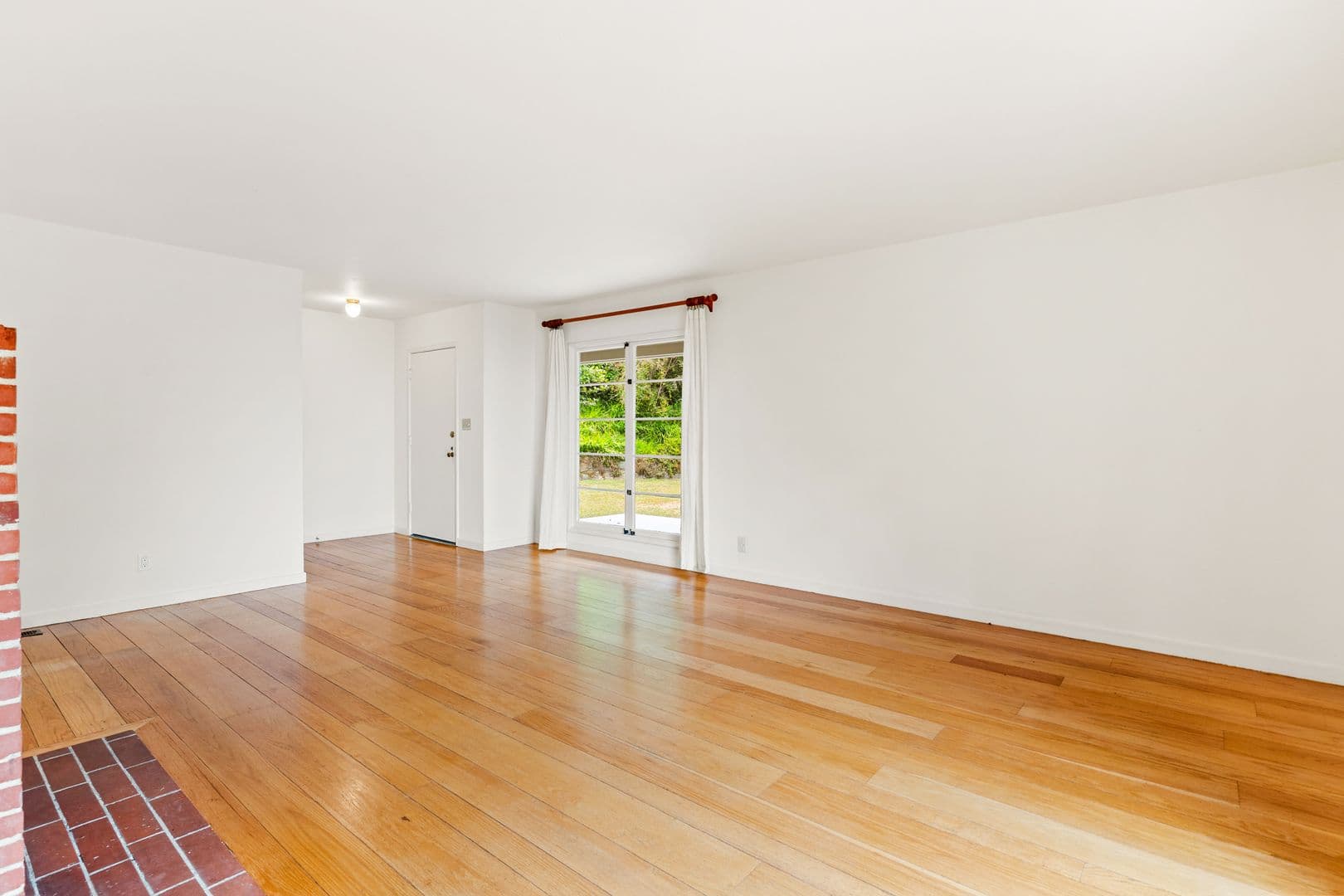 Oakland House: 6857 Armour Dr