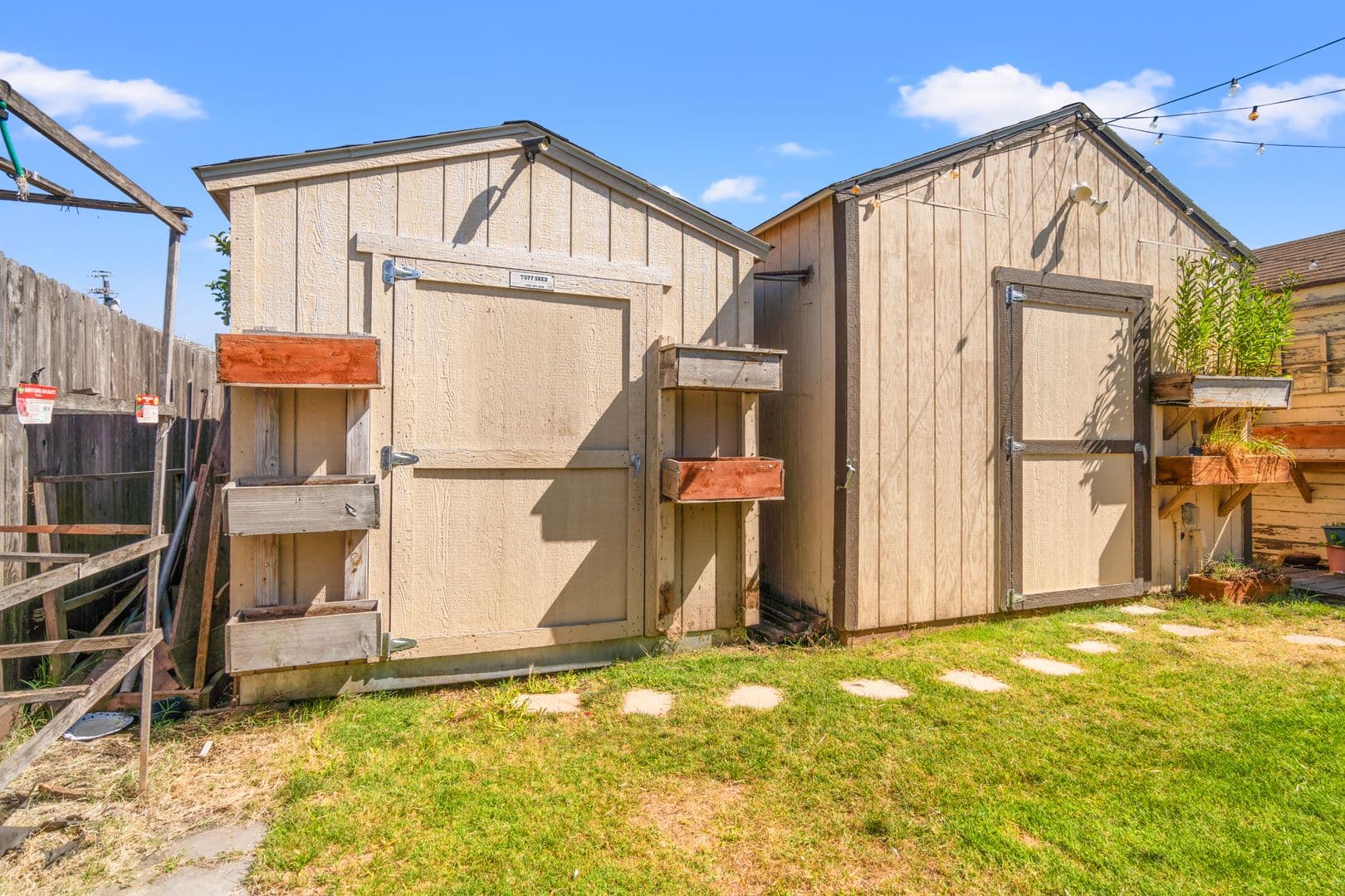 Oakland House: 2307 109th Ave