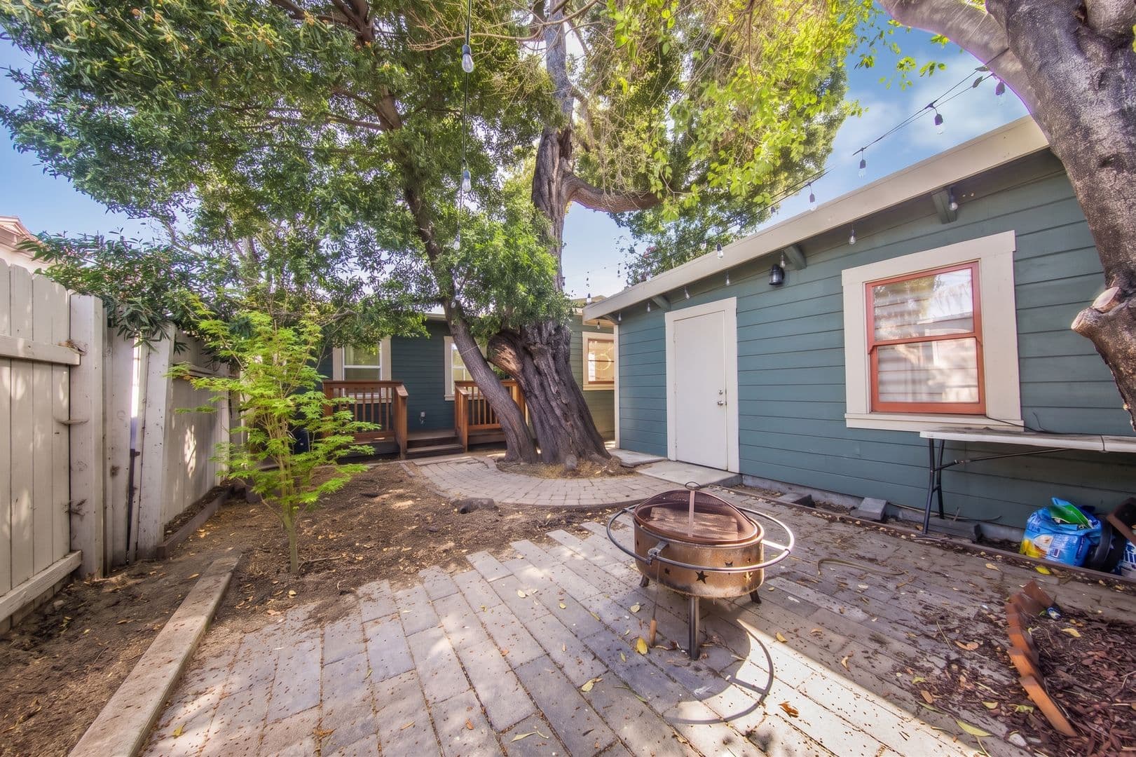 Oakland House: 2215 57th Ave