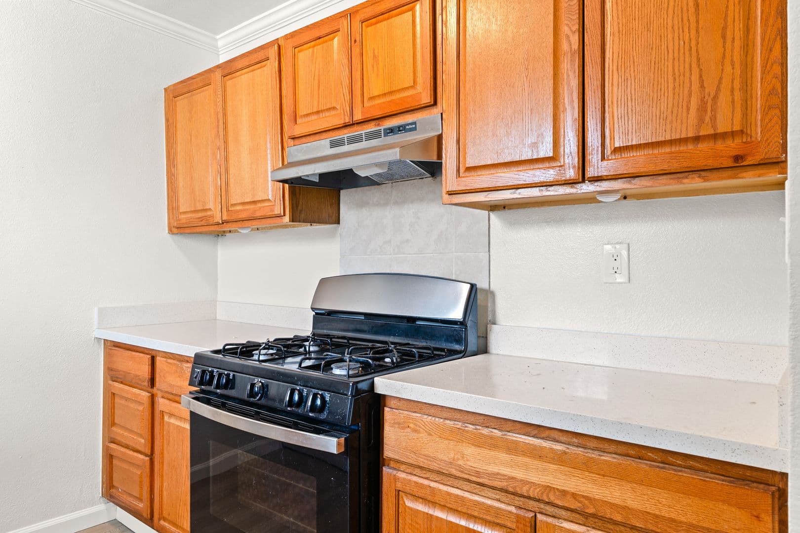 Oakland House: 1900 103rd Ave