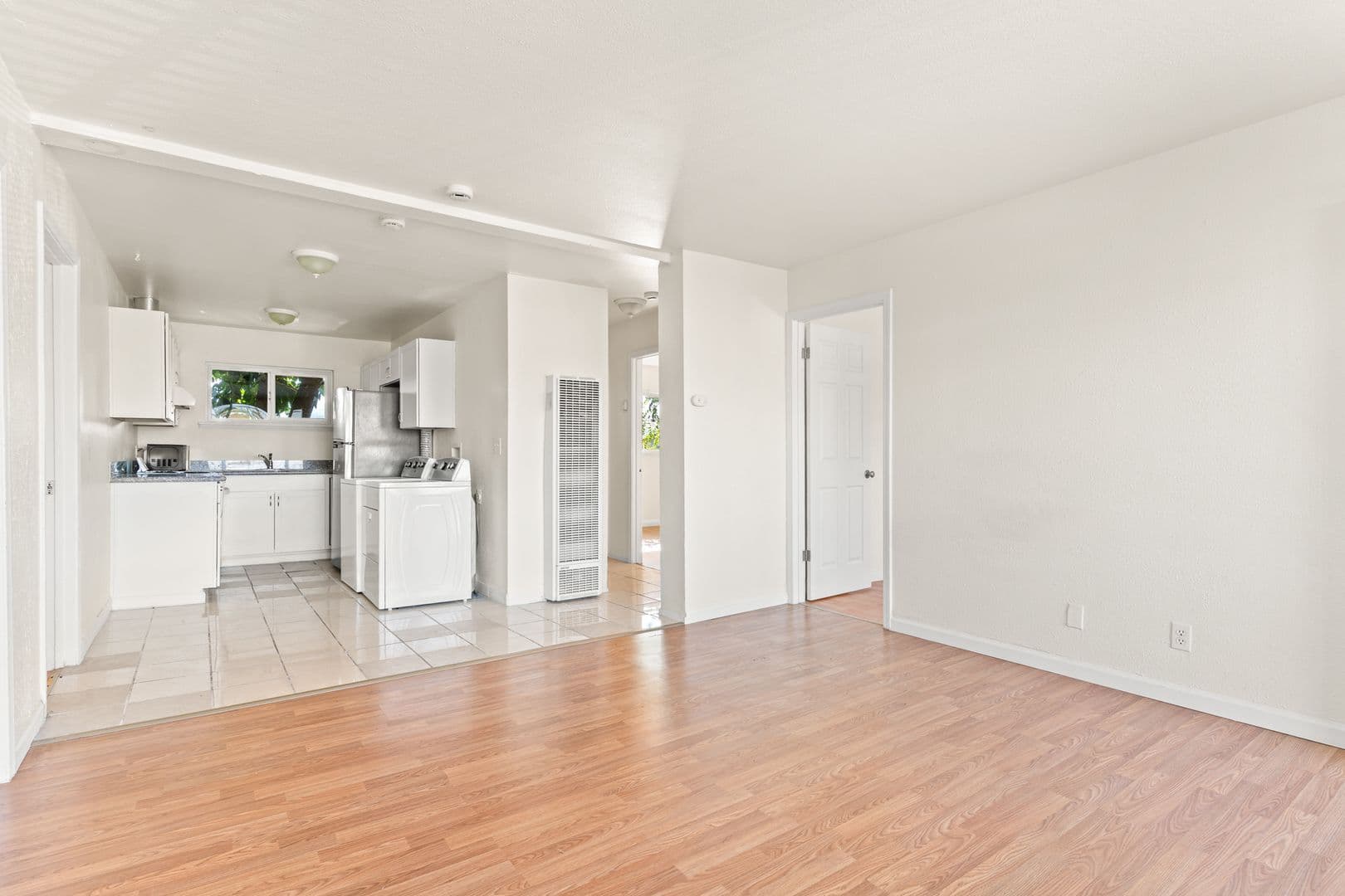 Oakland Apartment: 10100 Walnut St - 03