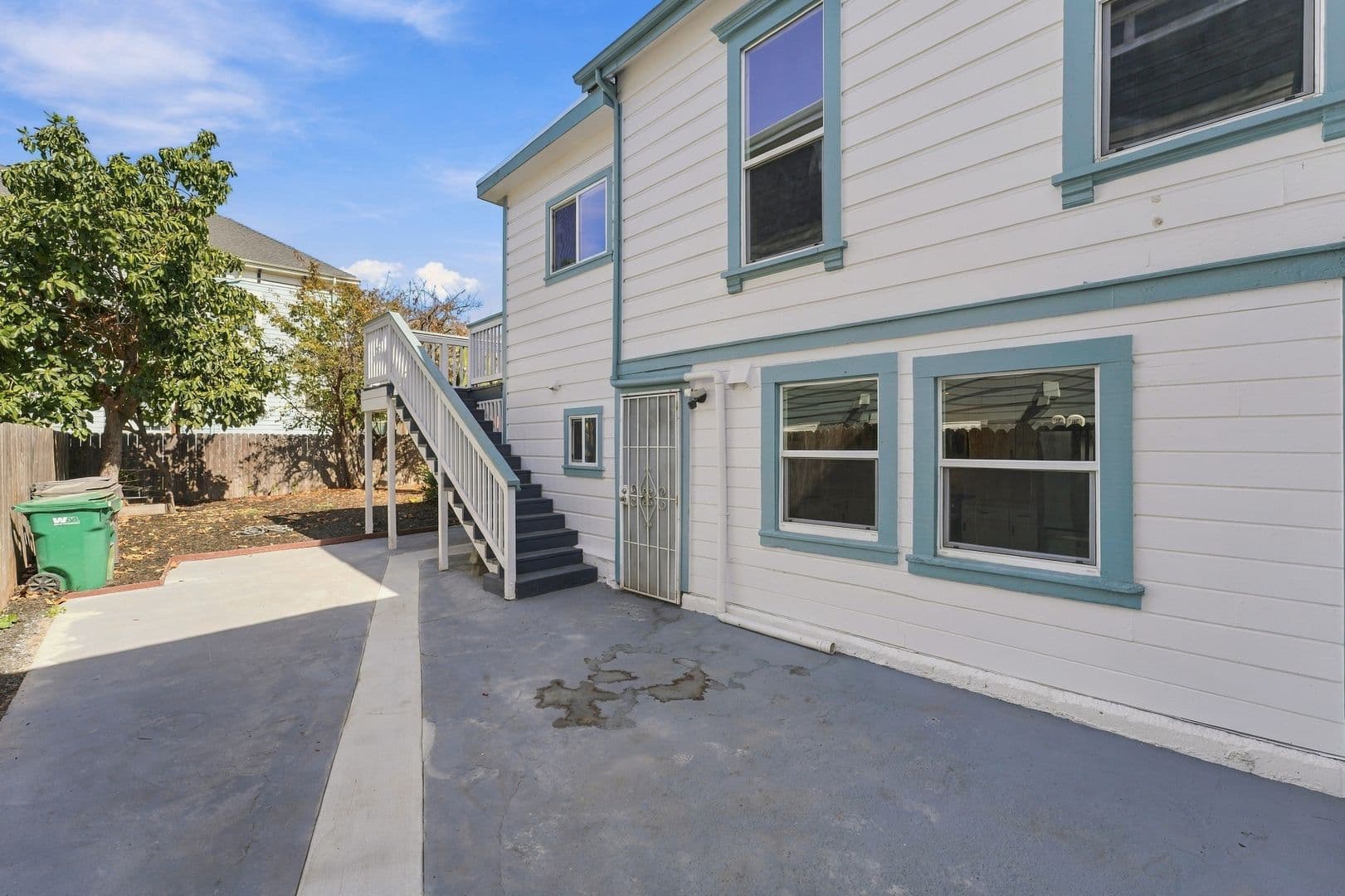 Oakland Apartment: 1444 16th St