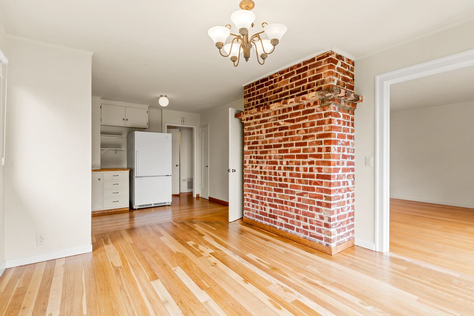 Oakland House: 6857 Armour Dr