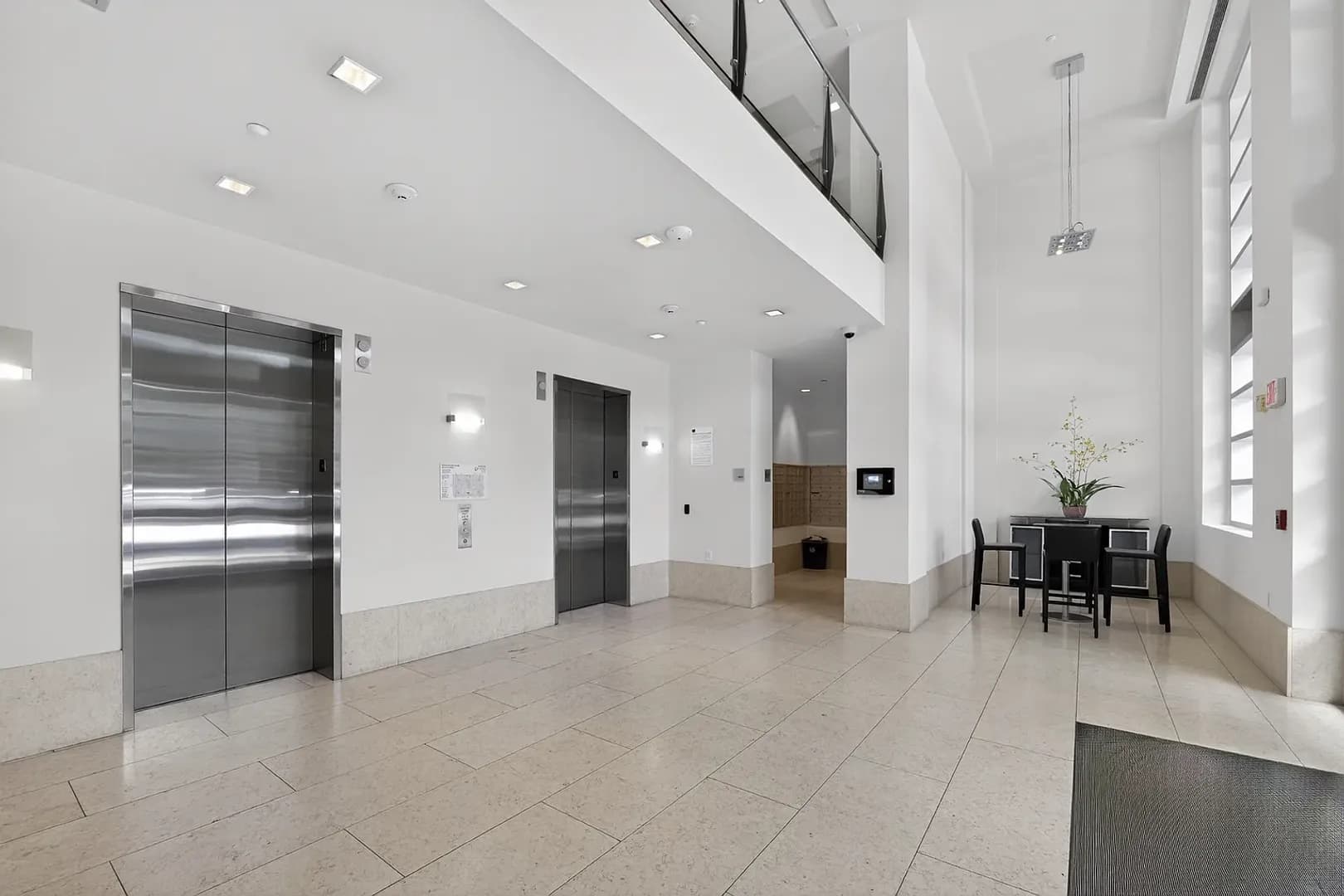 Oakland House: 585 9th St