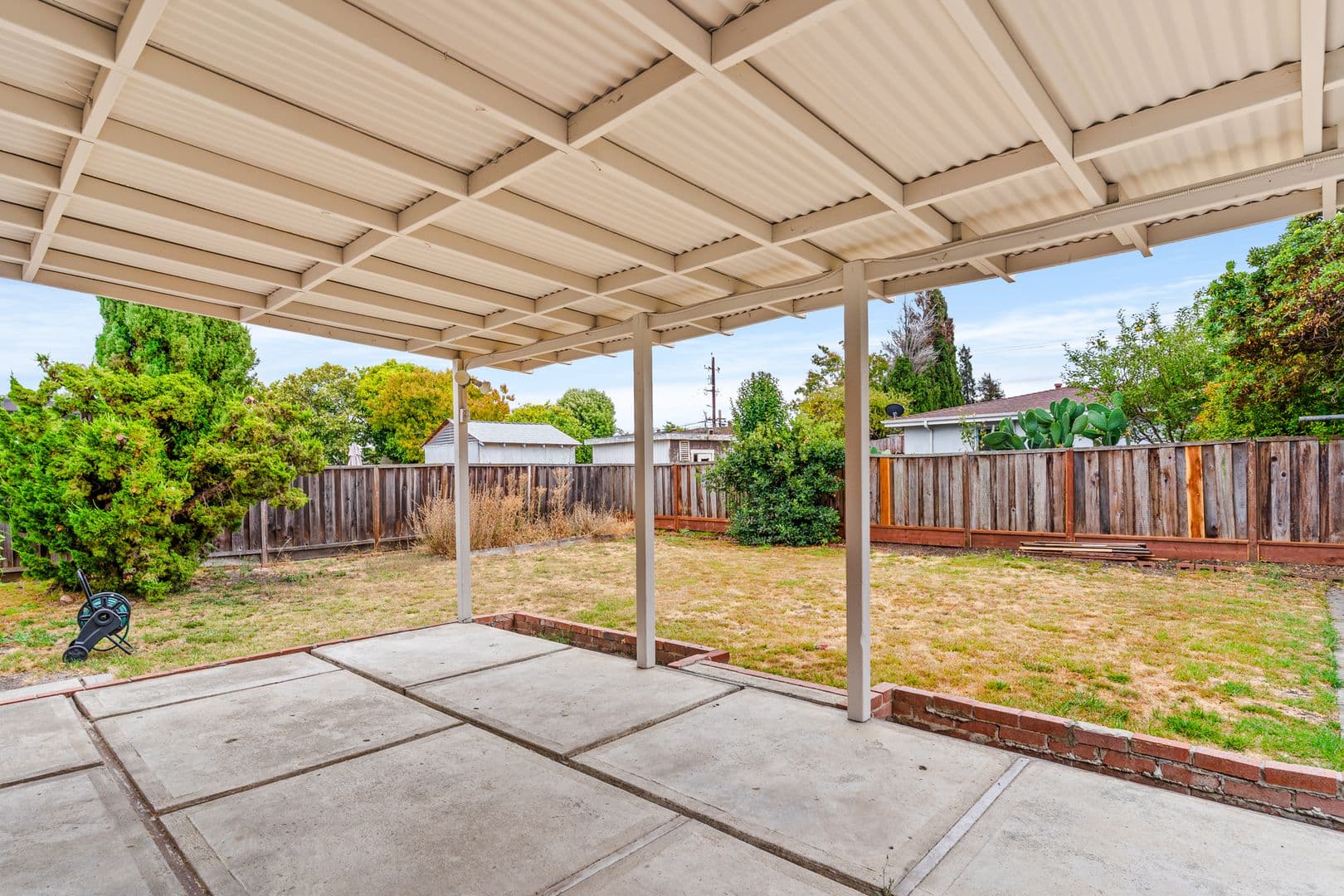 Hayward House: 26539 Flamingo Ave