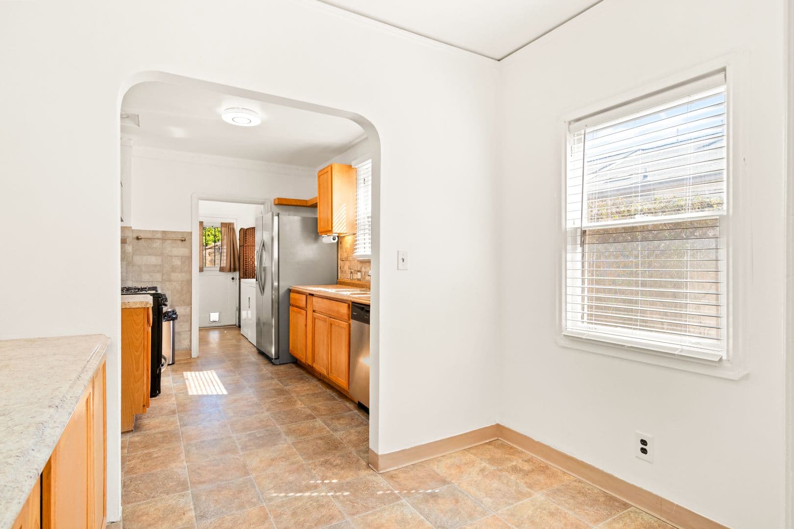 Oakland House: 2307 109th Ave