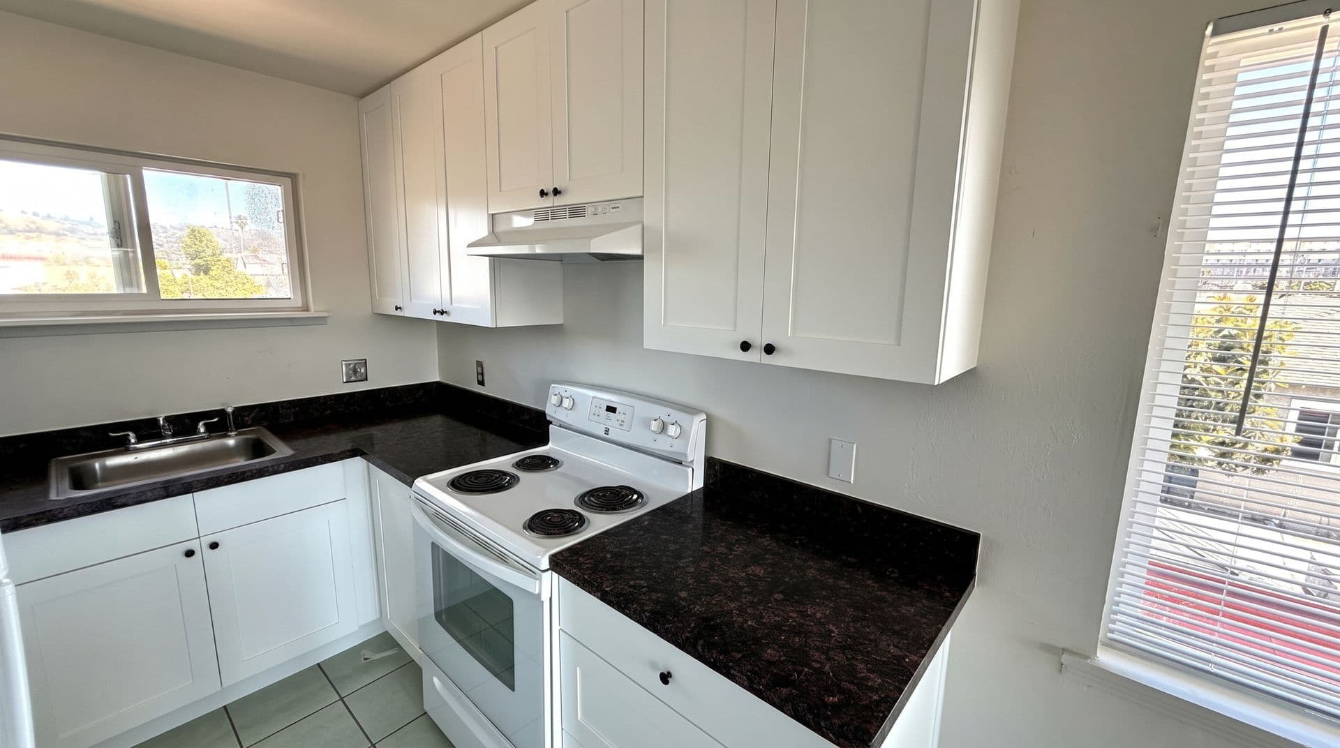 Oakland Apartment: 10100 Walnut St - 04