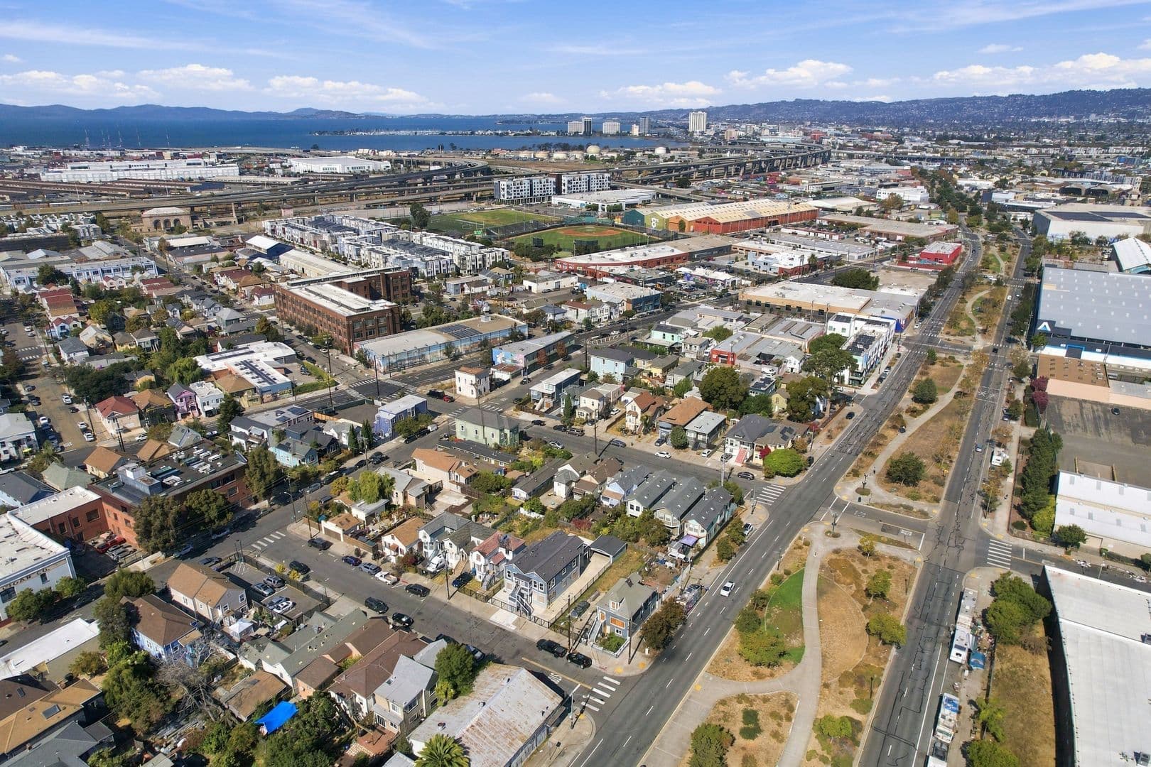Oakland Apartment: 1444 16th St