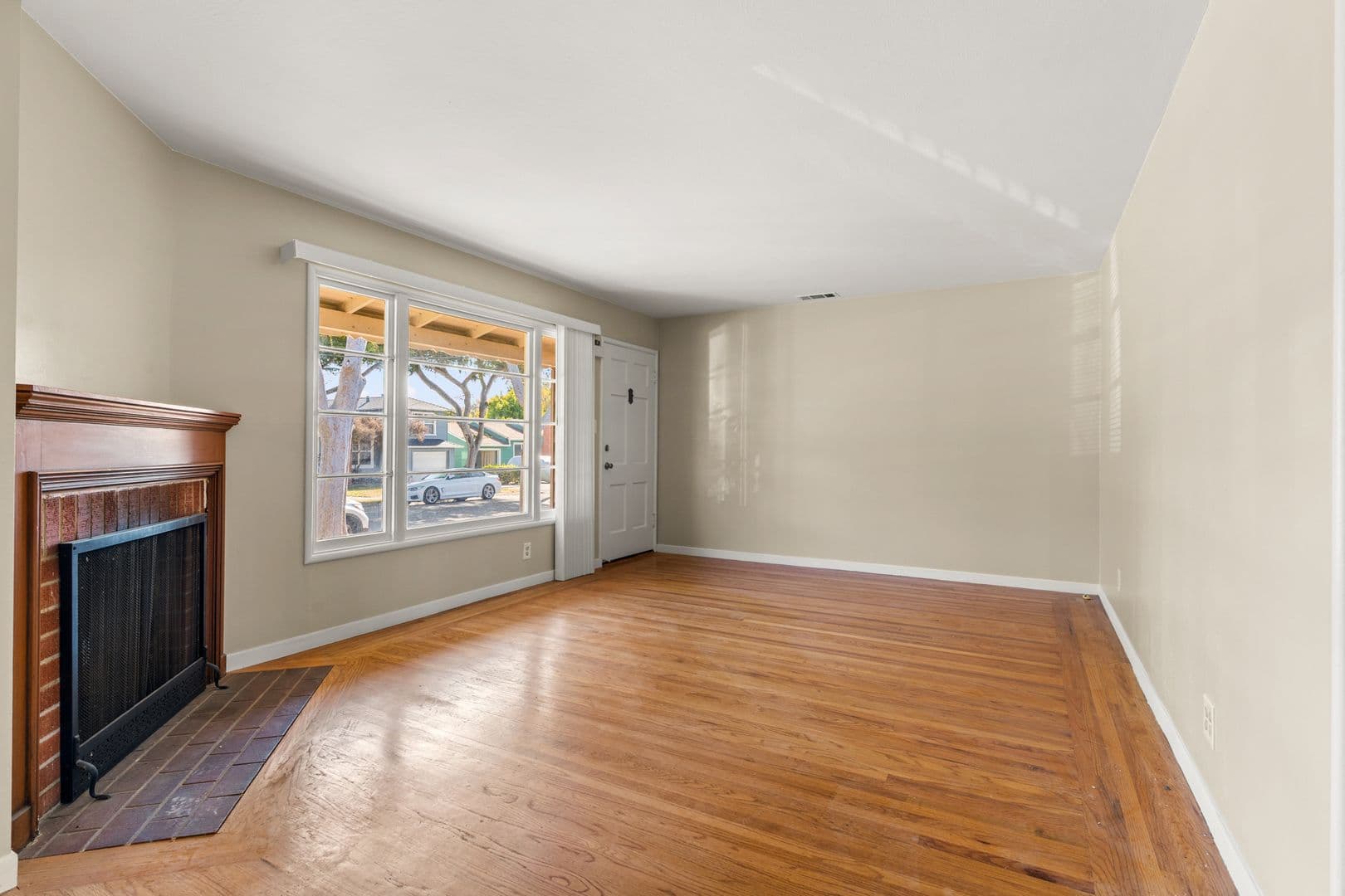 San Leandro House: 1959 Cleveland St