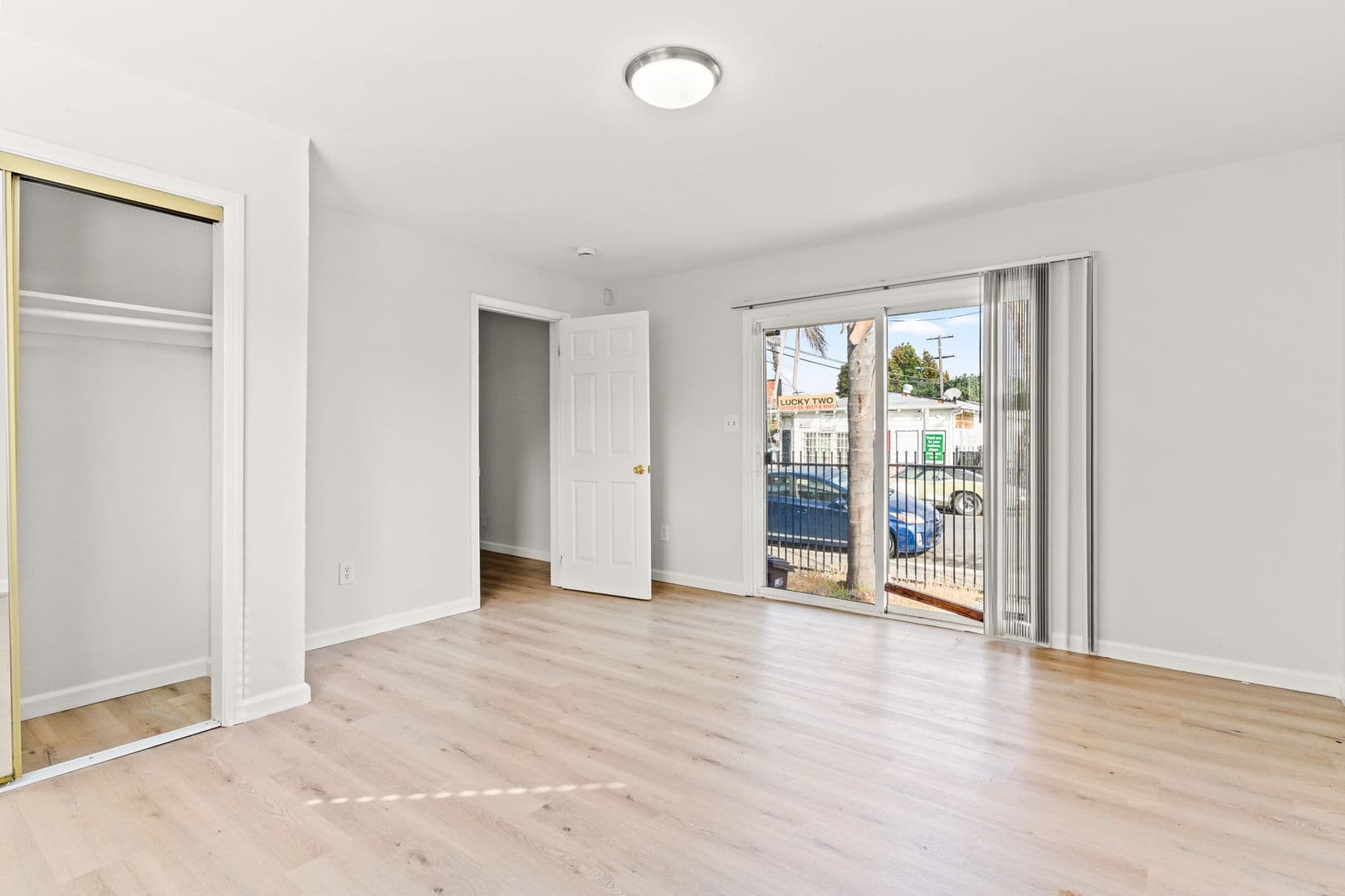 Oakland House: 1900 103rd Ave