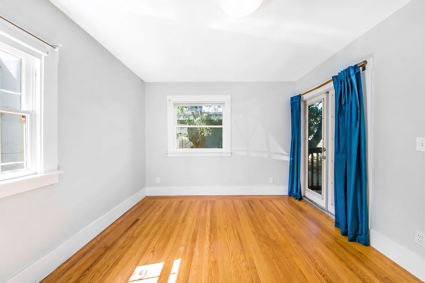 Oakland House: 2215 57th Ave