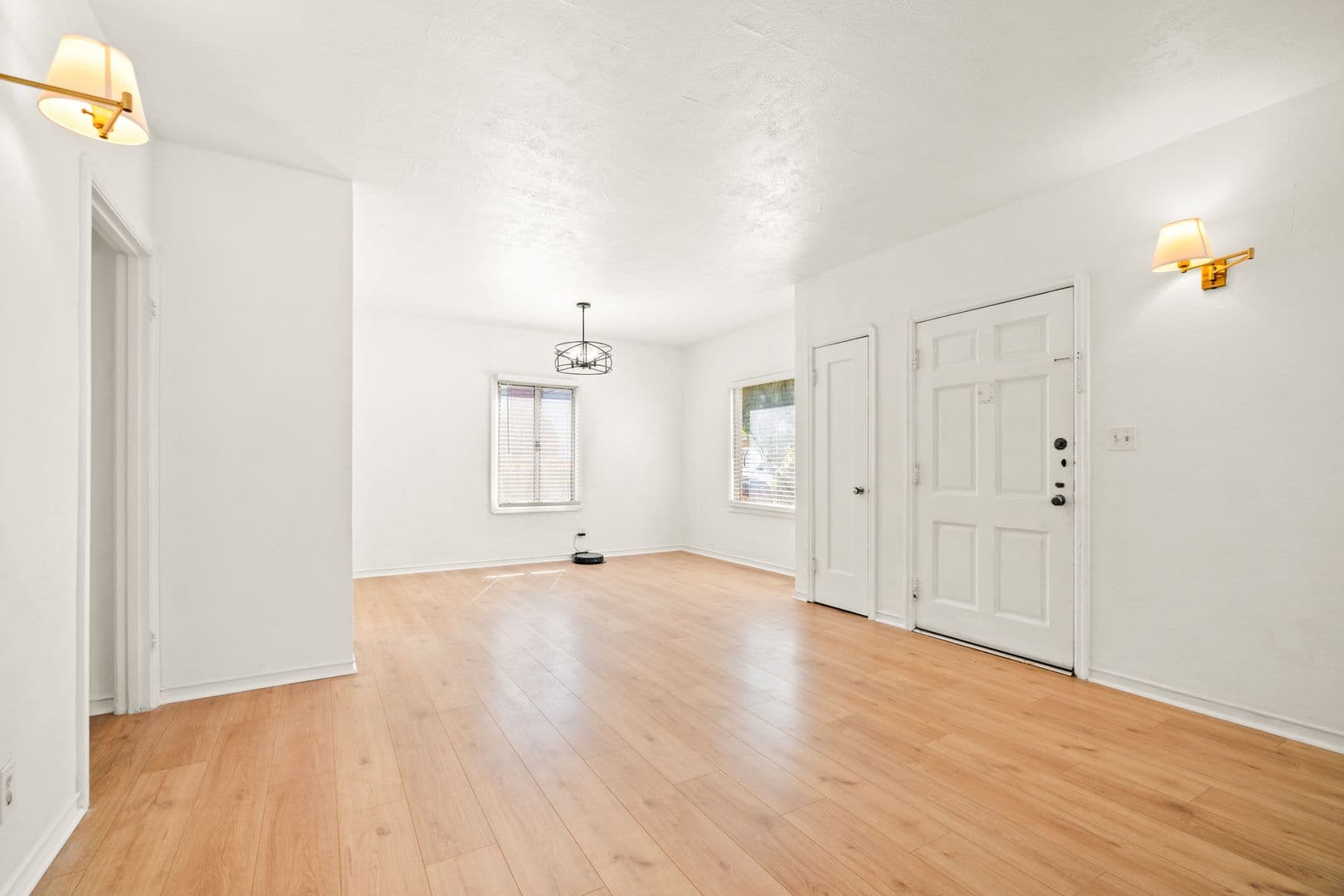 Oakland House: 2307 109th Ave