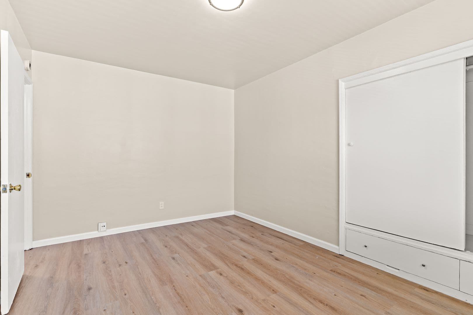 Oakland Apartment: 6124 Hayes St