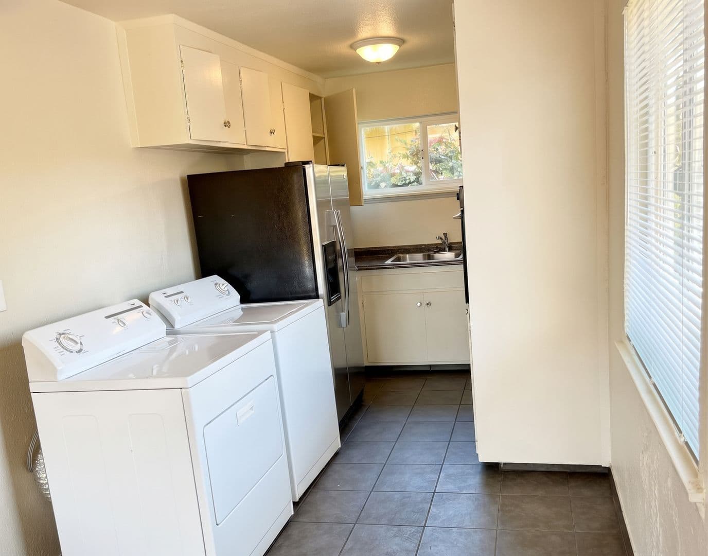 Oakland Apartment: 10100 Walnut St - 02