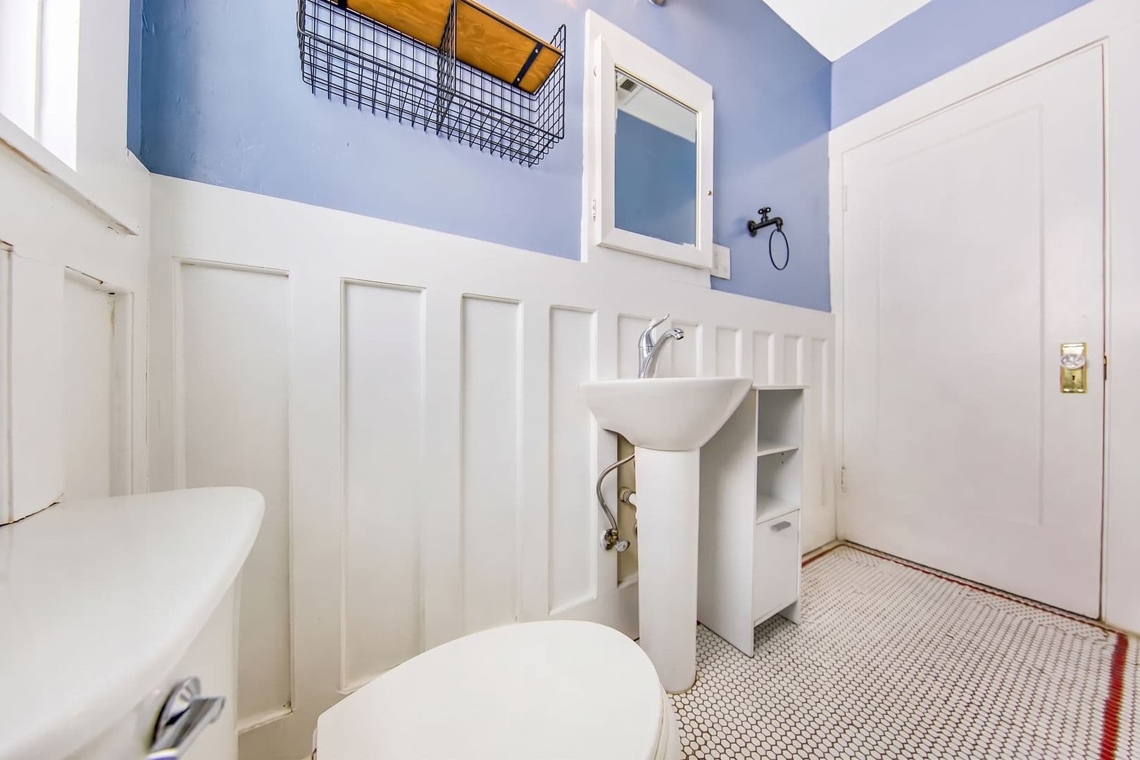 Oakland House: 2215 57th Ave