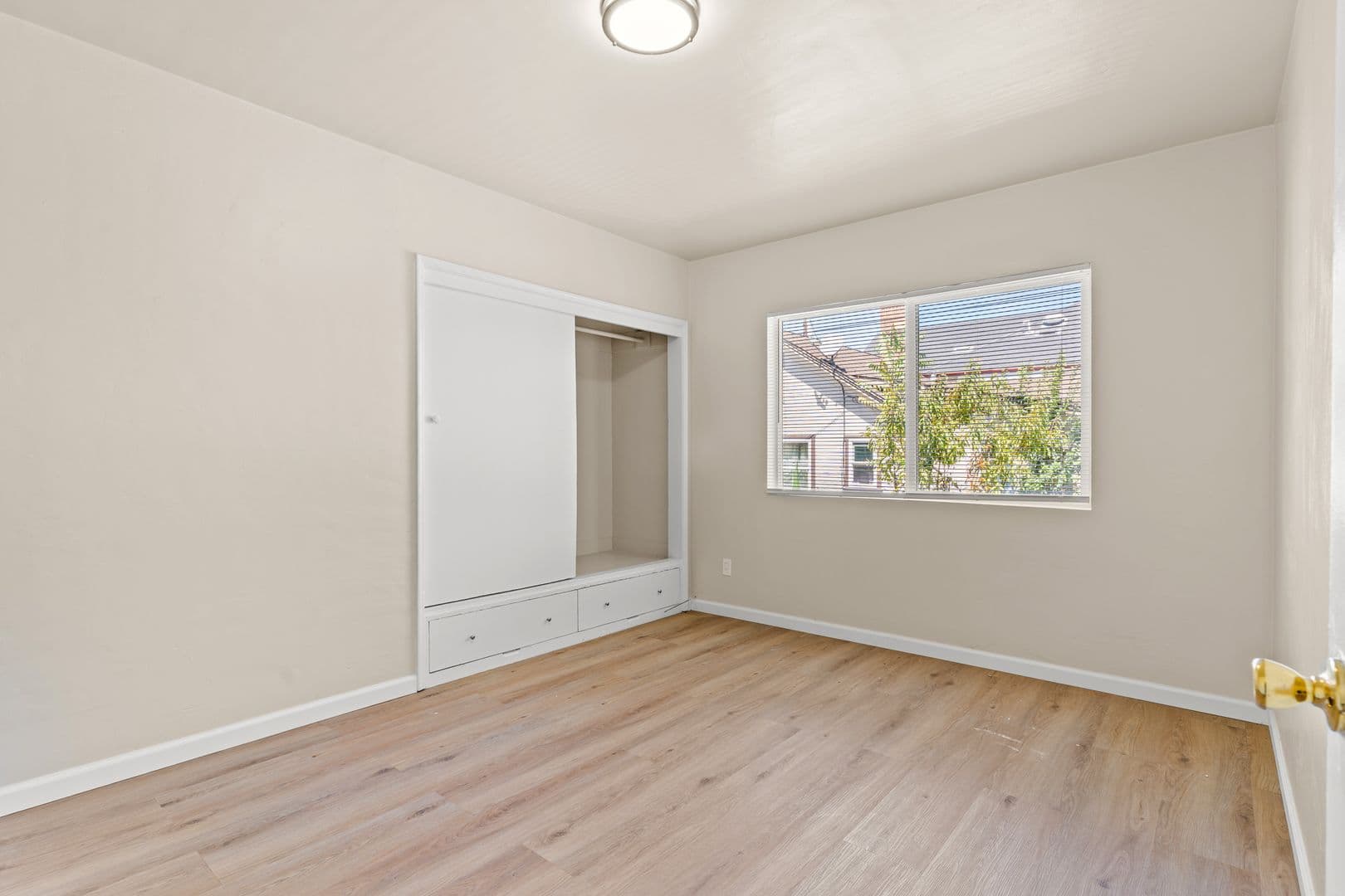 Oakland Apartment: 6124 Hayes St