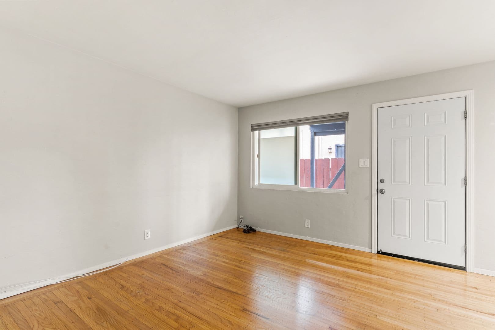 Oakland Apartment: 2630 Macarthur Blvd - B