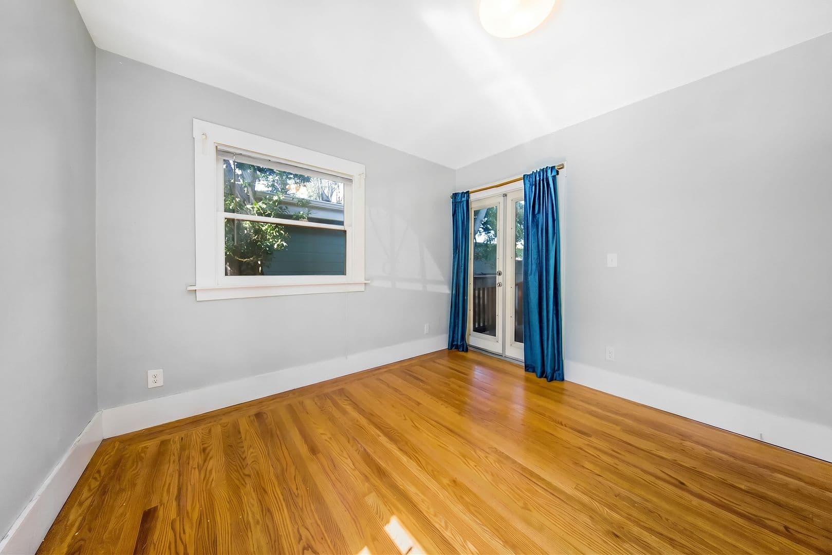 Oakland House: 2215 57th Ave