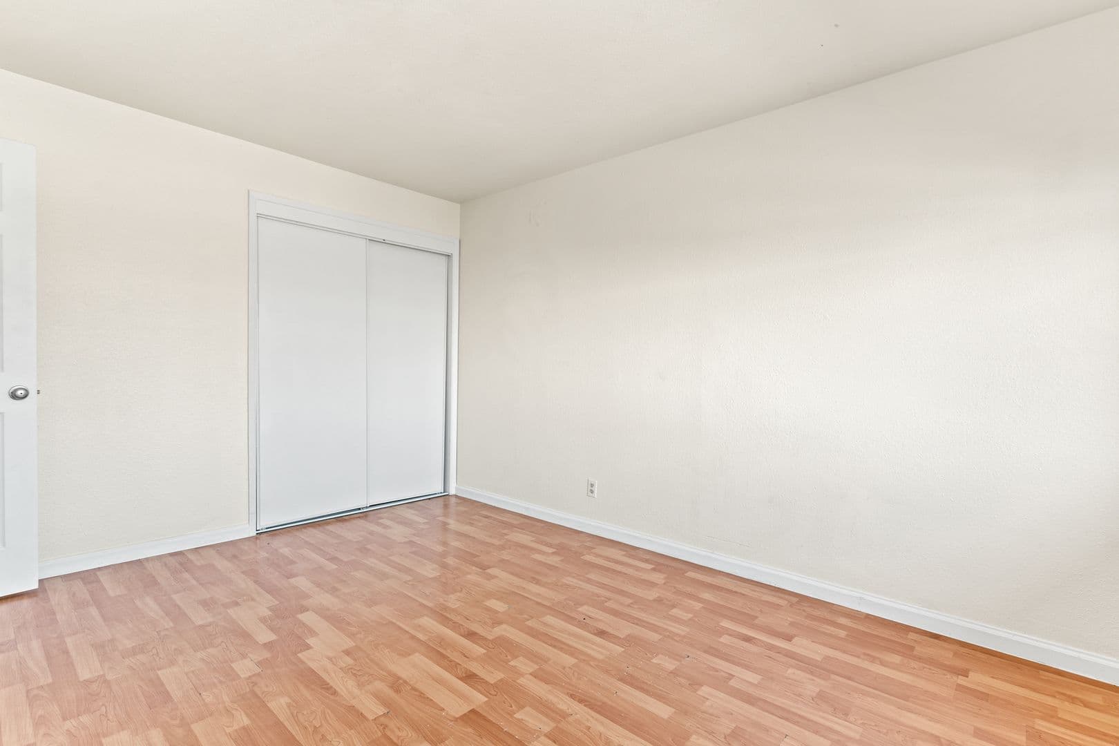 Oakland Apartment: 10100 Walnut St - 03