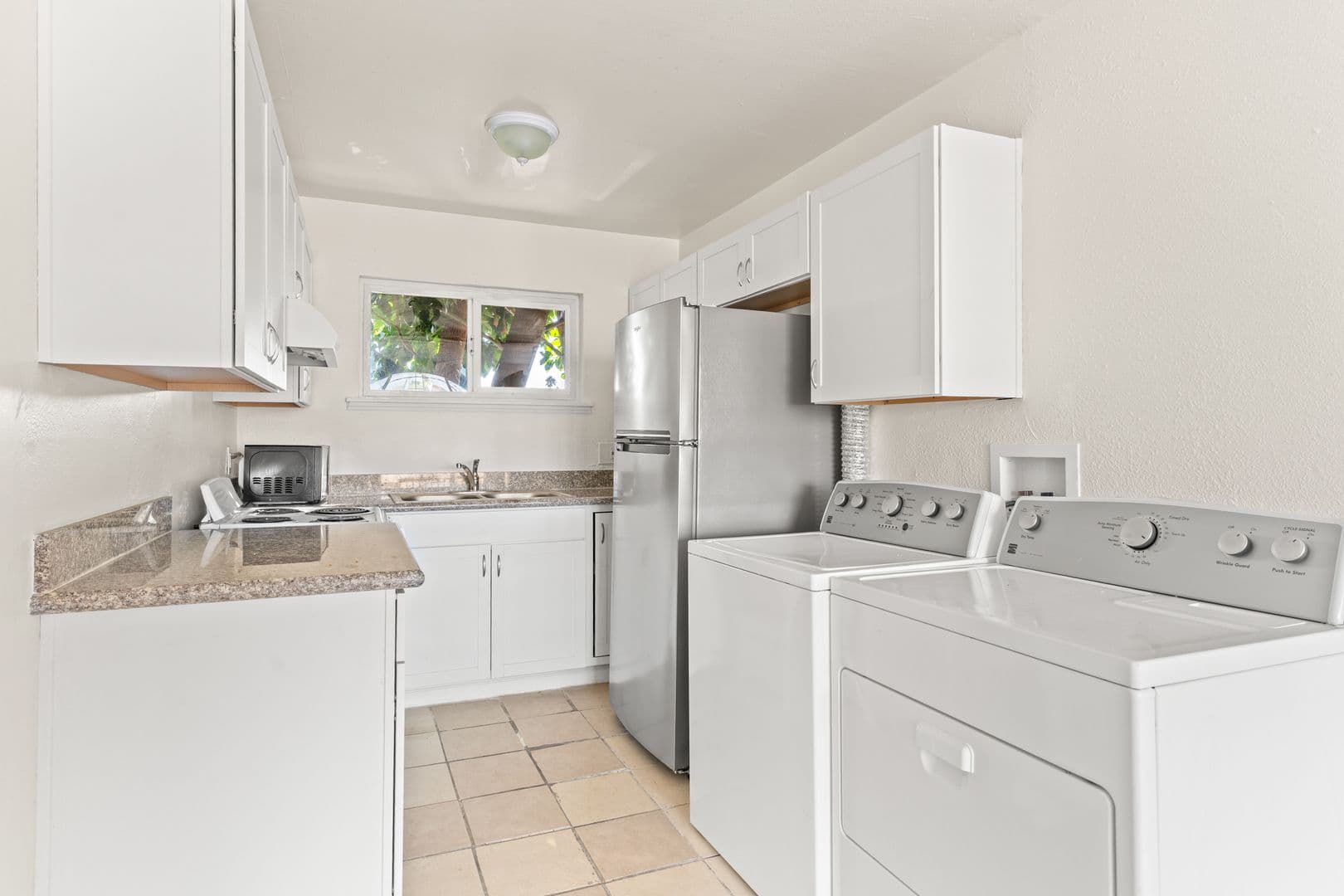 Oakland Apartment: 10100 Walnut St - 03