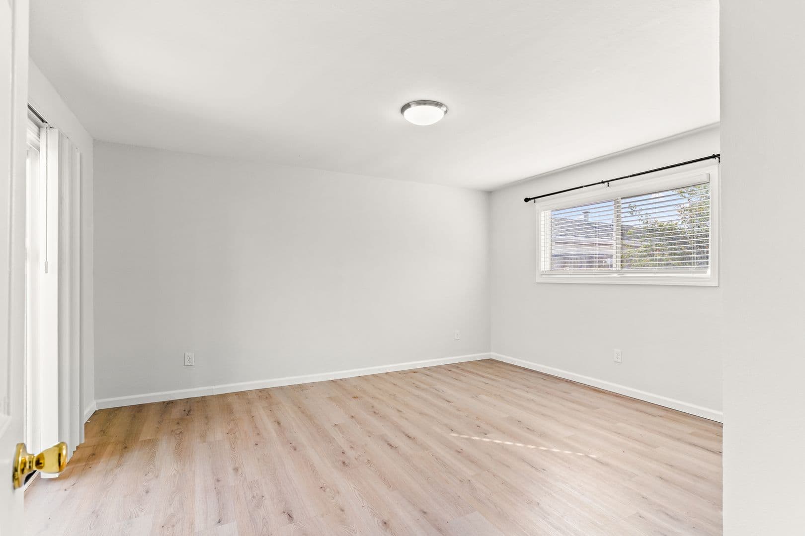 Oakland House: 1900 103rd Ave