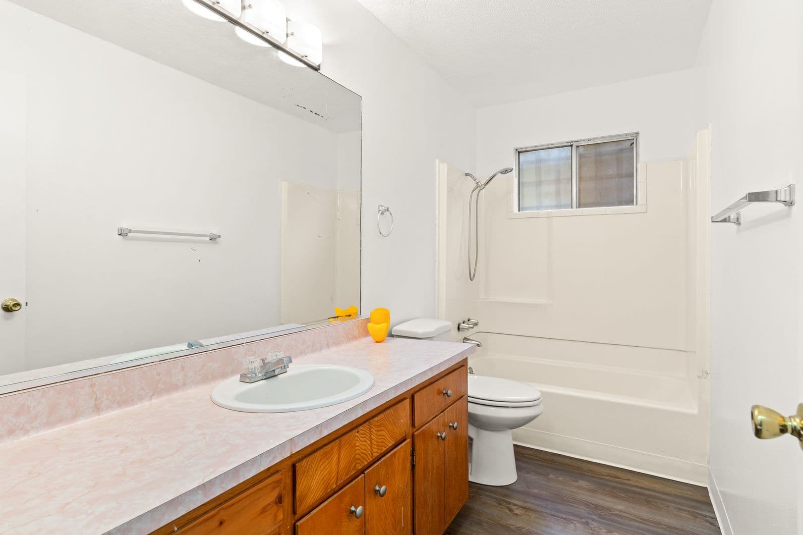 Oakland Apartment: 2674 Parker Ave - 01