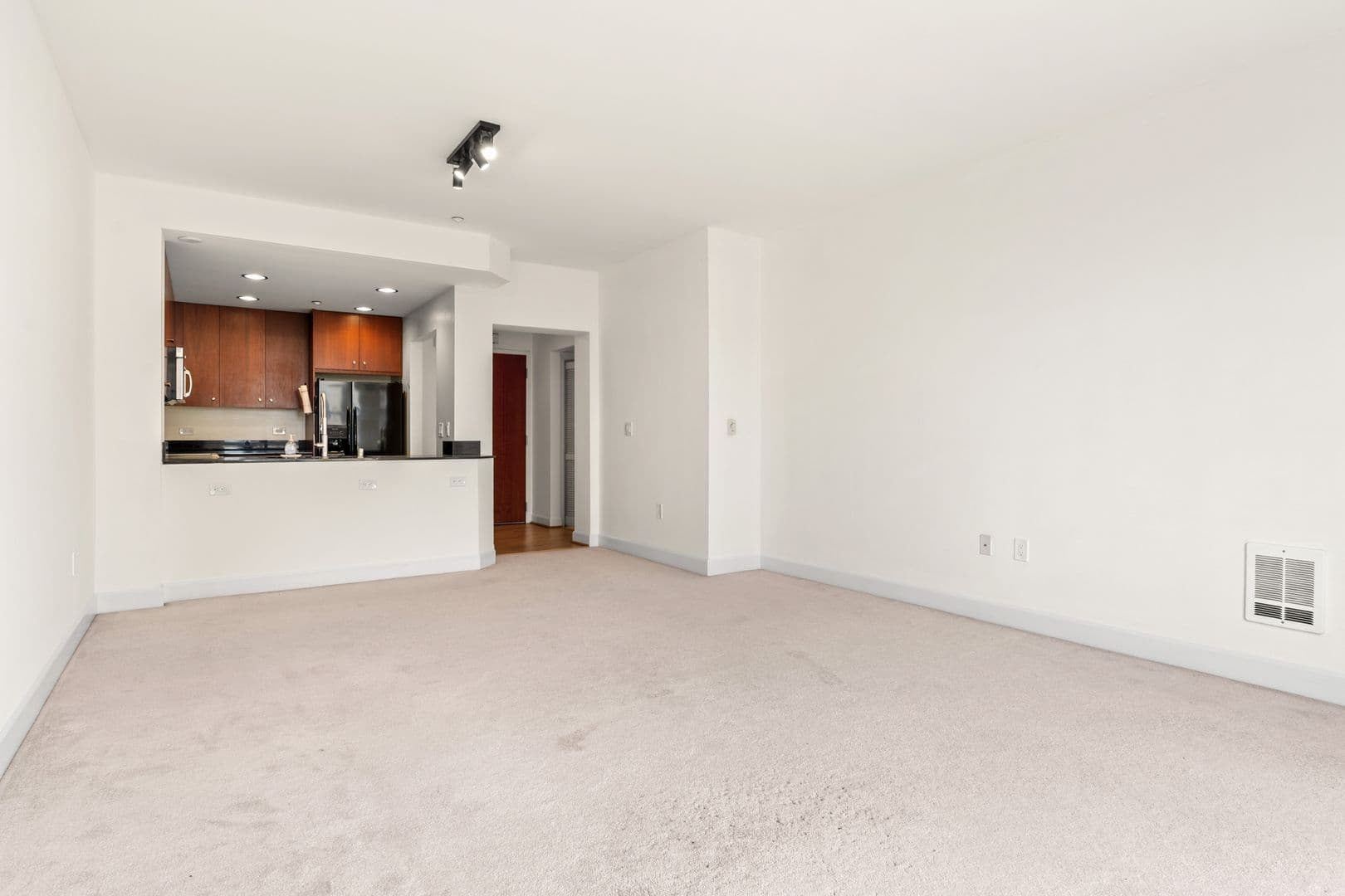 Oakland House: 585 9th St