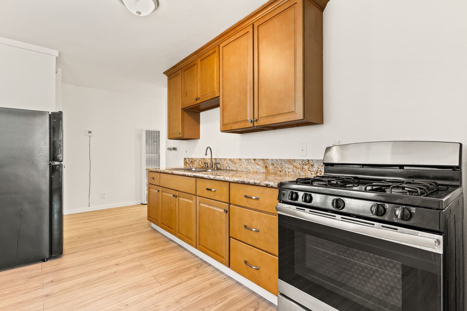 Oakland Apartment: 642 Douglas Ave