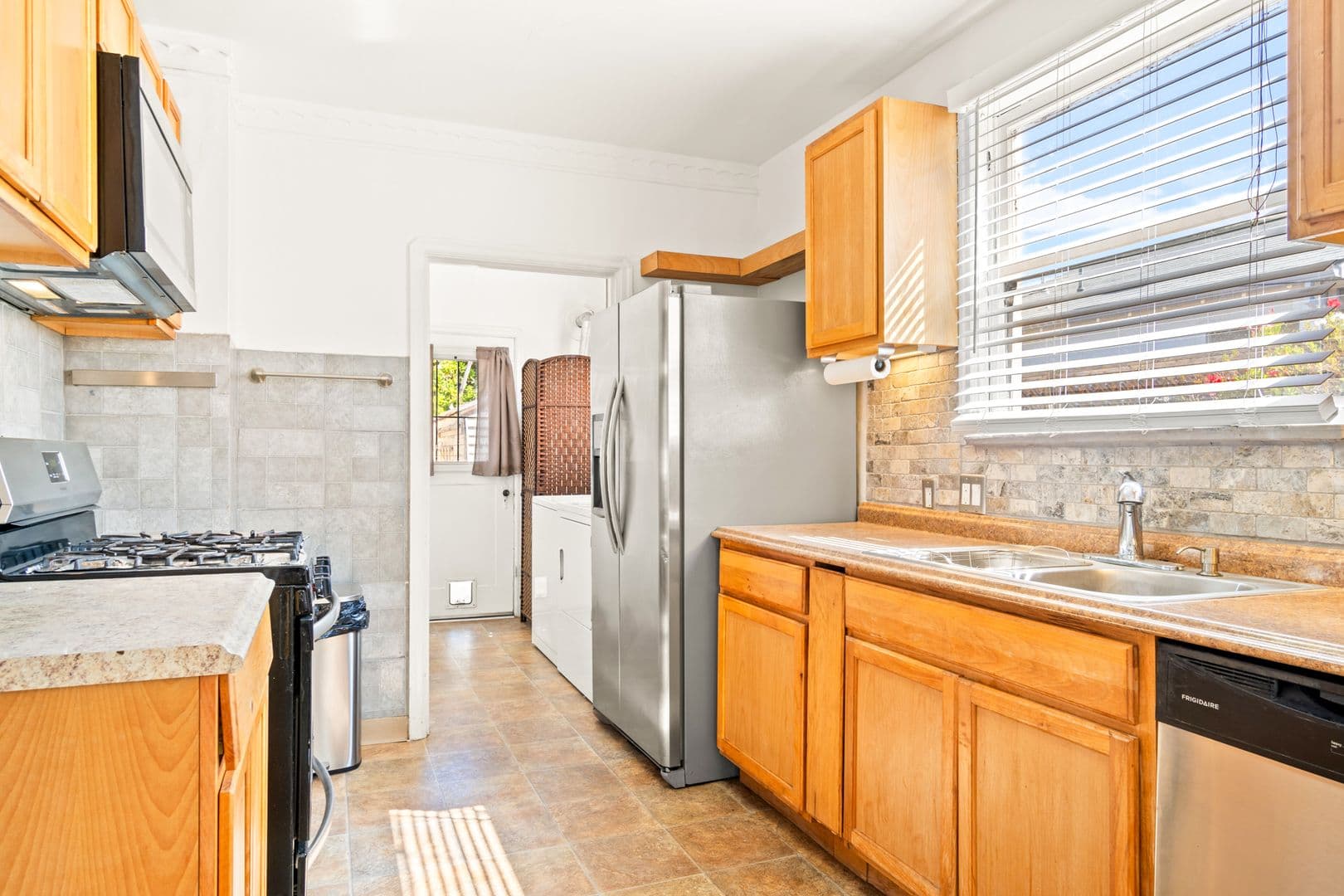 Oakland House: 2307 109th Ave