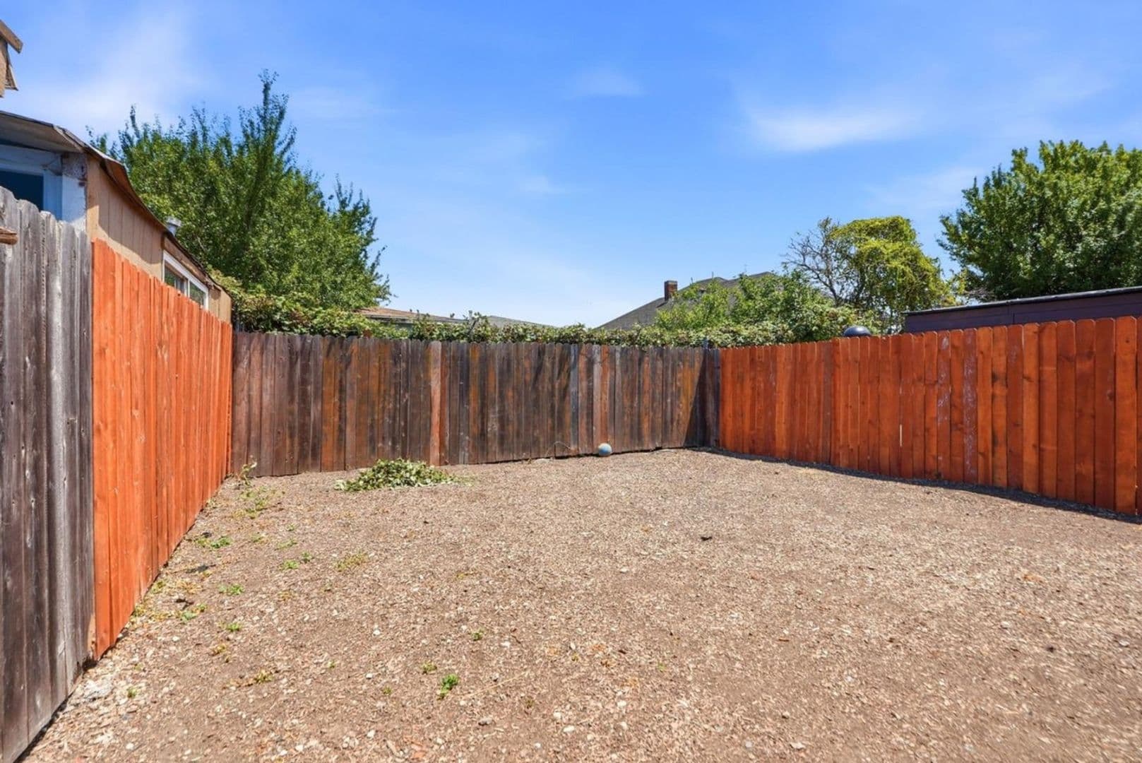 Oakland Apartment: 642 Douglas Ave