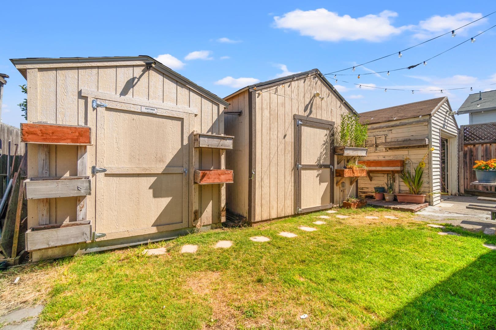 Oakland House: 2307 109th Ave