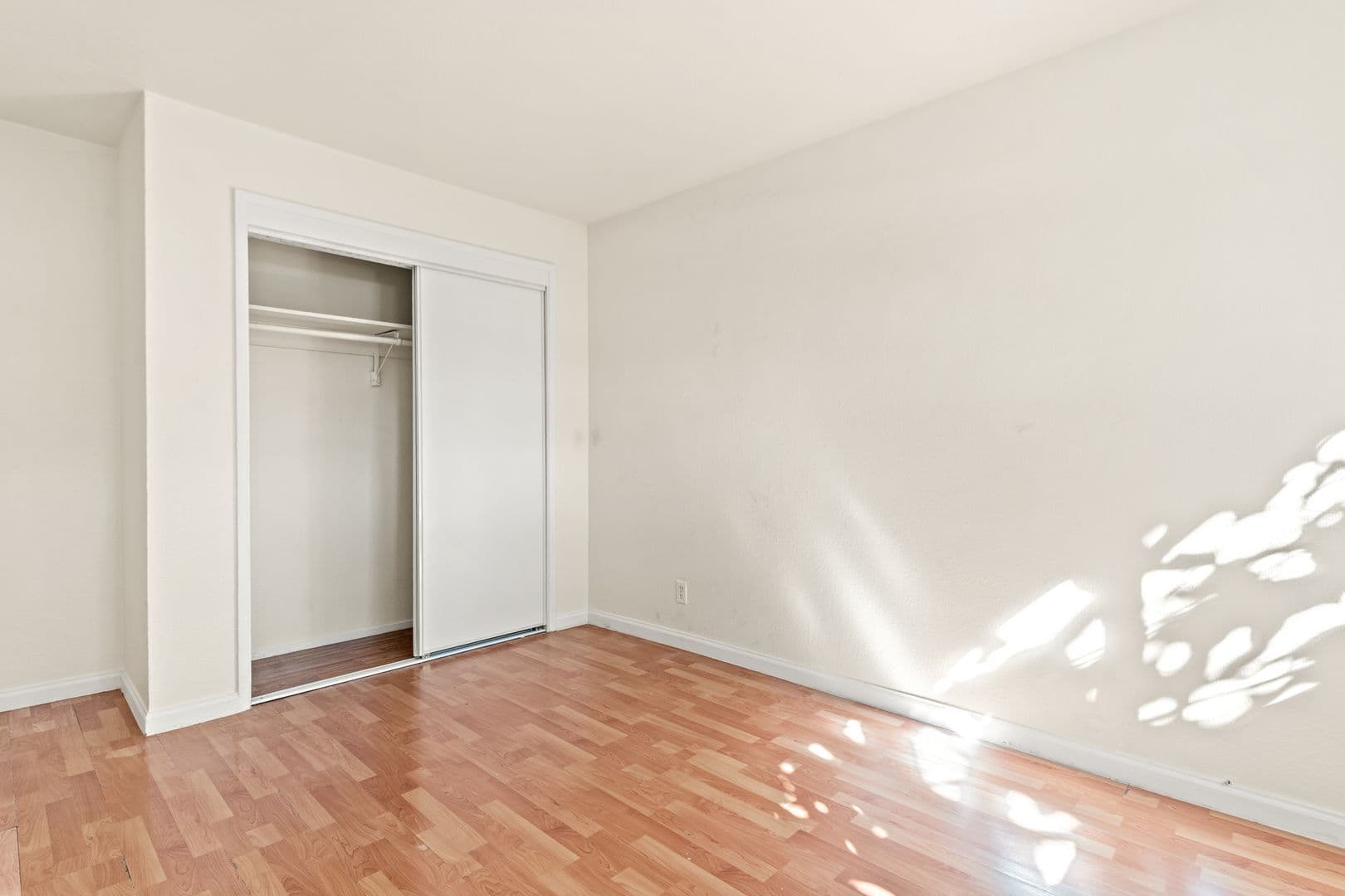 Oakland Apartment: 10100 Walnut St - 03
