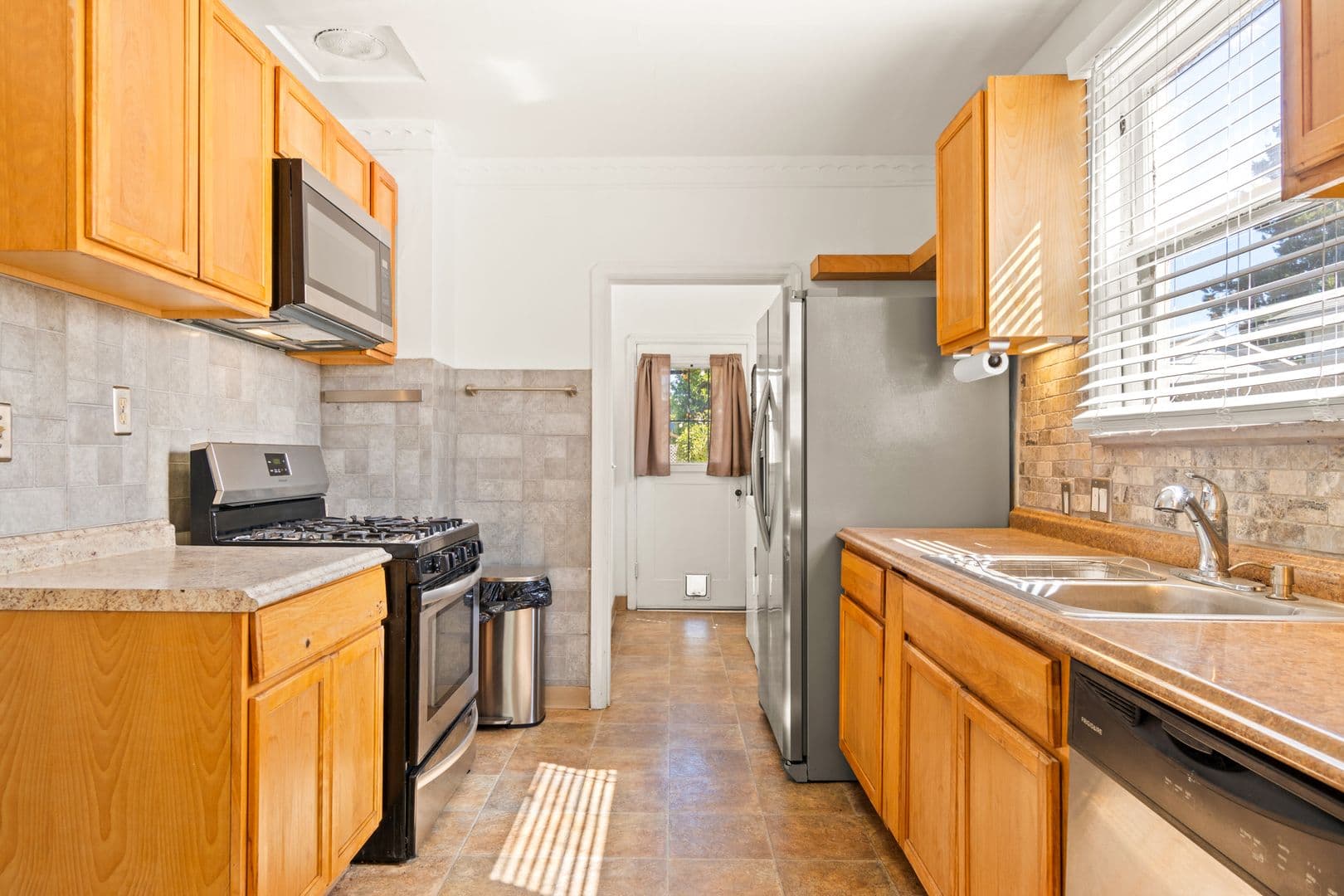 Oakland House: 2307 109th Ave