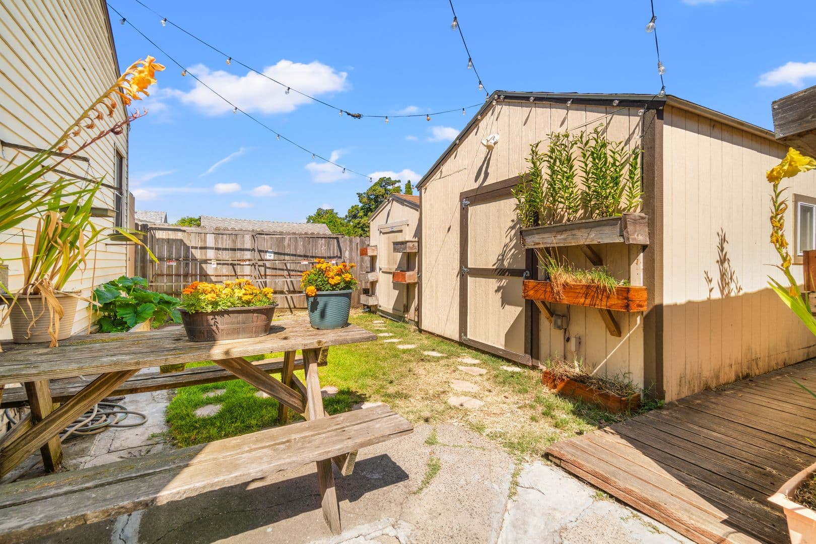 Oakland House: 2307 109th Ave