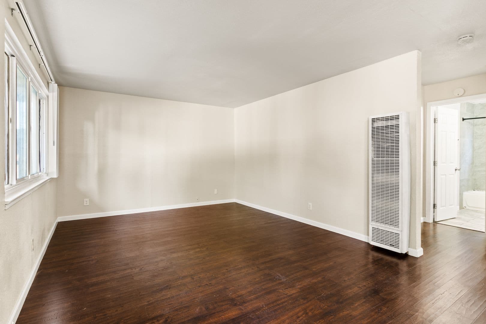 Oakland Apartment: 3256 Nicol Ave - 02
