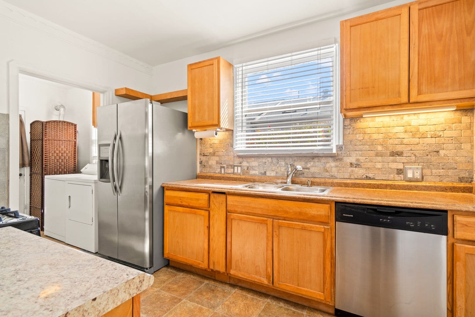 Oakland House: 2307 109th Ave