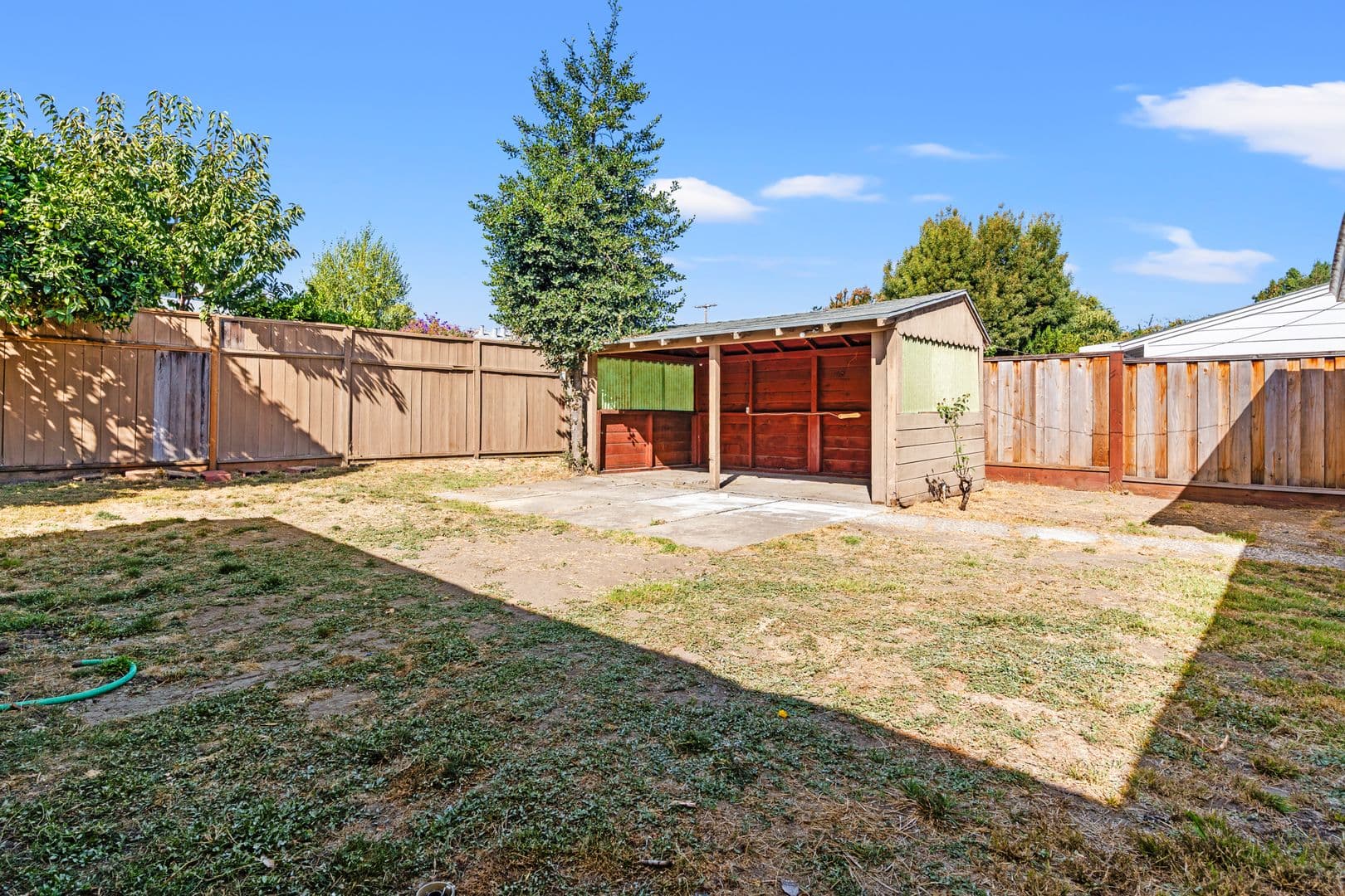 San Leandro House: 1959 Cleveland St