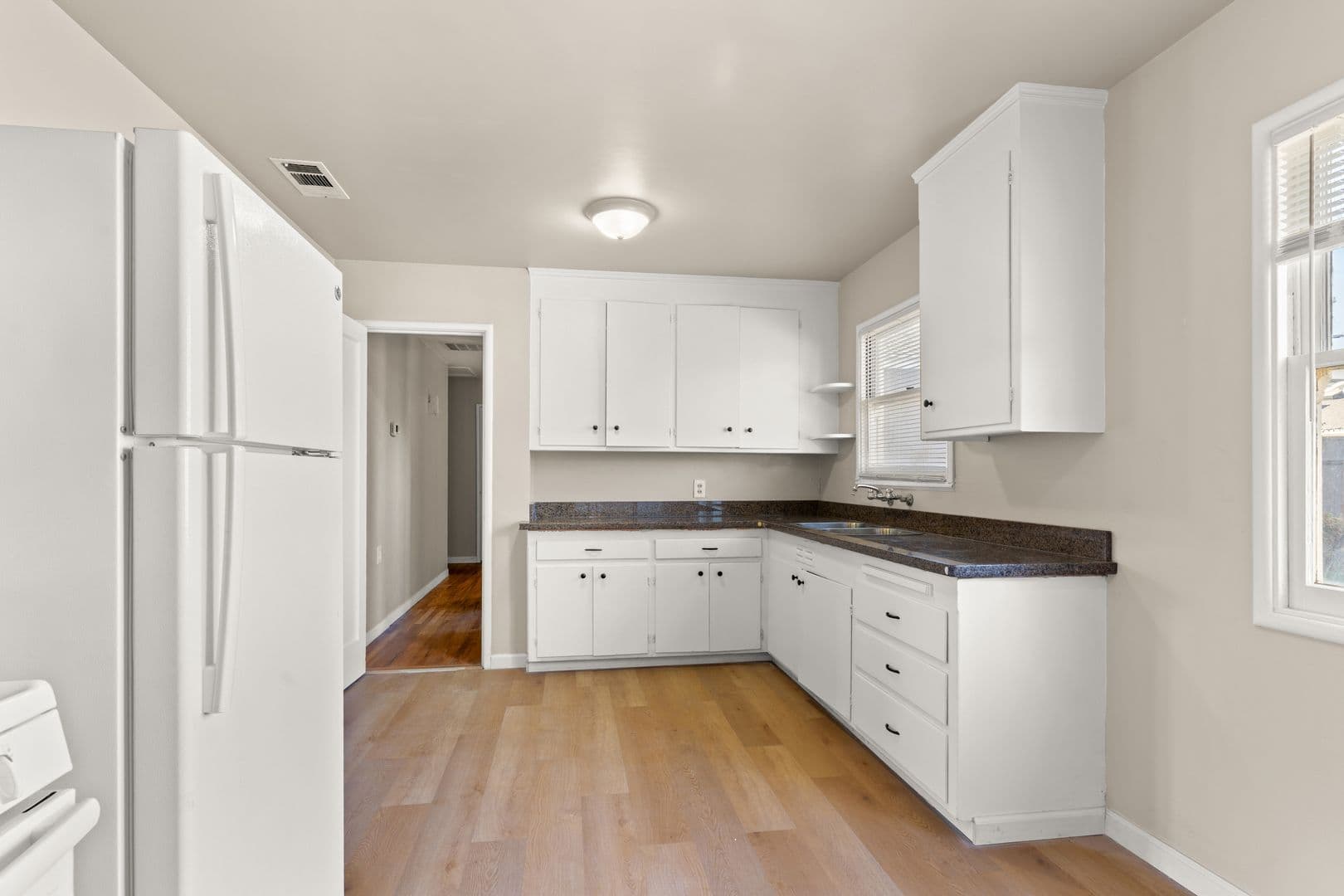 San Leandro House: 1959 Cleveland St