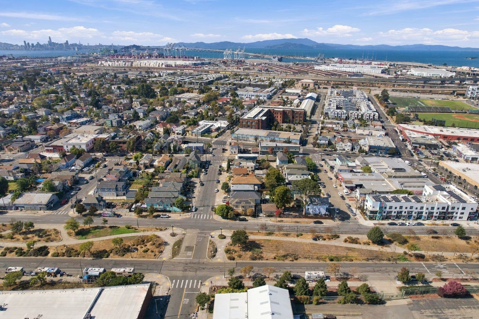 Oakland Apartment: 1444 16th St