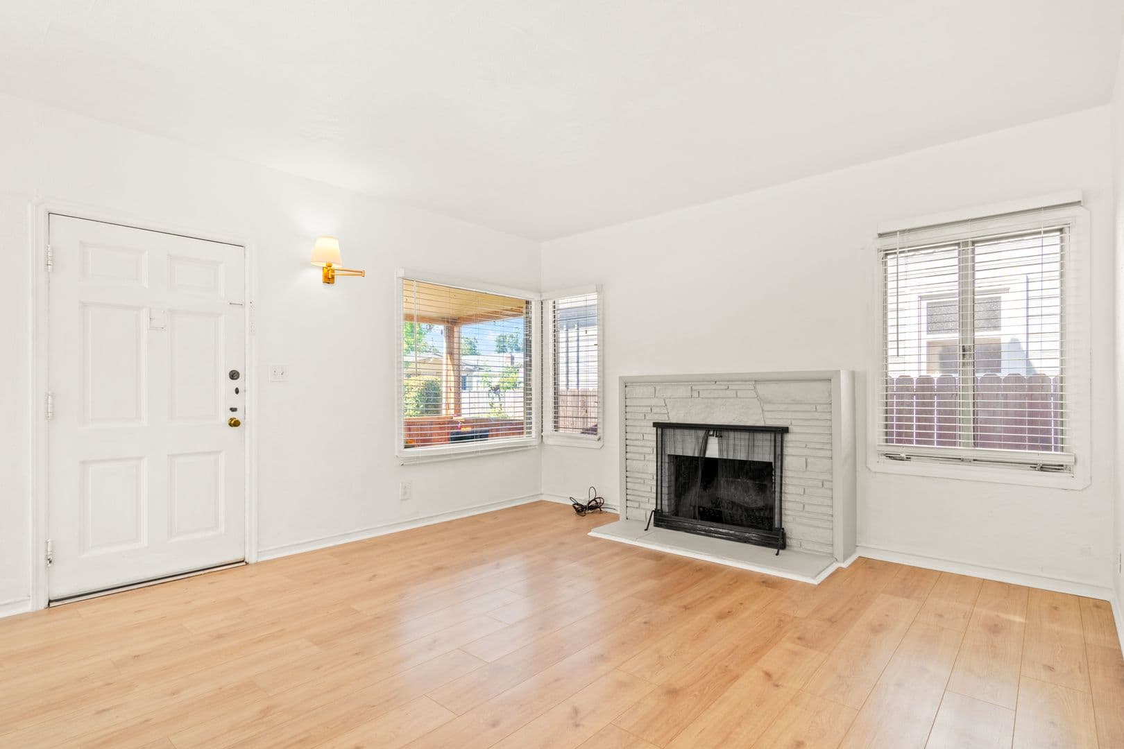 Oakland House: 2307 109th Ave