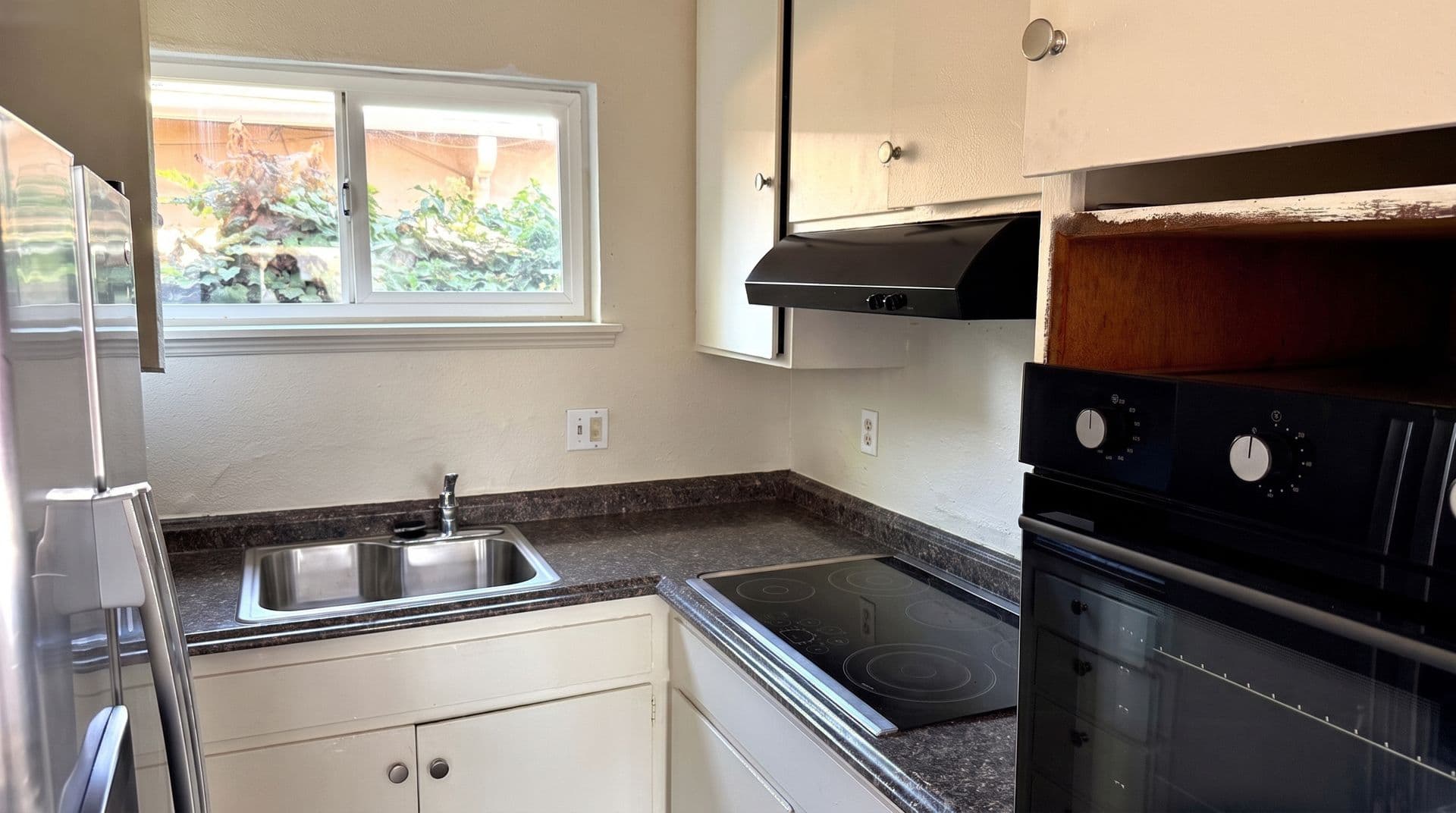 Oakland Apartment: 10100 Walnut St - 02
