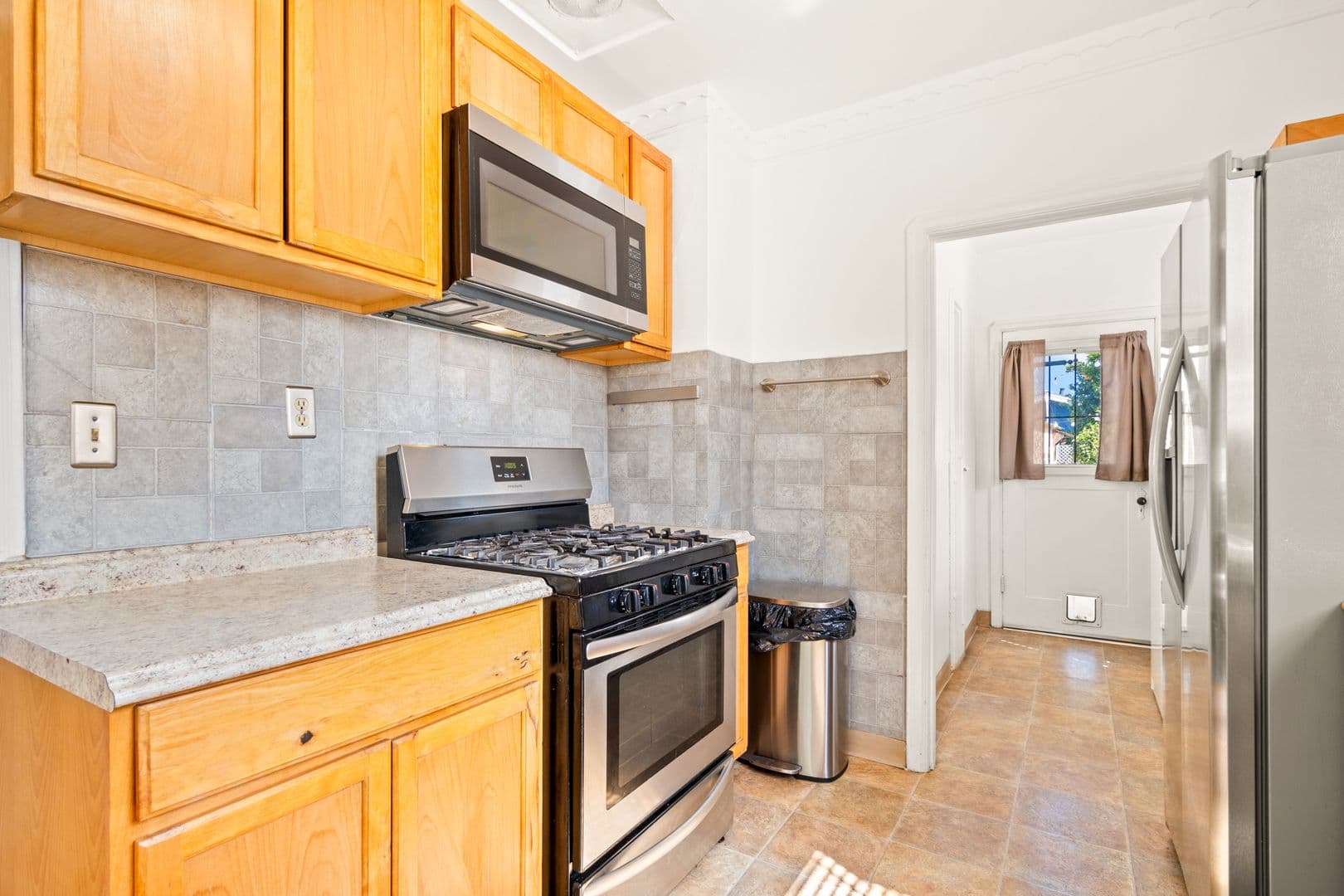 Oakland House: 2307 109th Ave